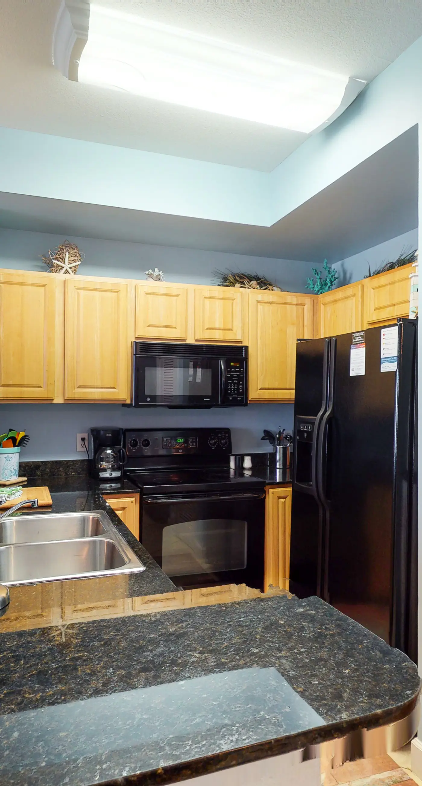 Beachfront condo with stunning views of the Gulf of Mexico & pools