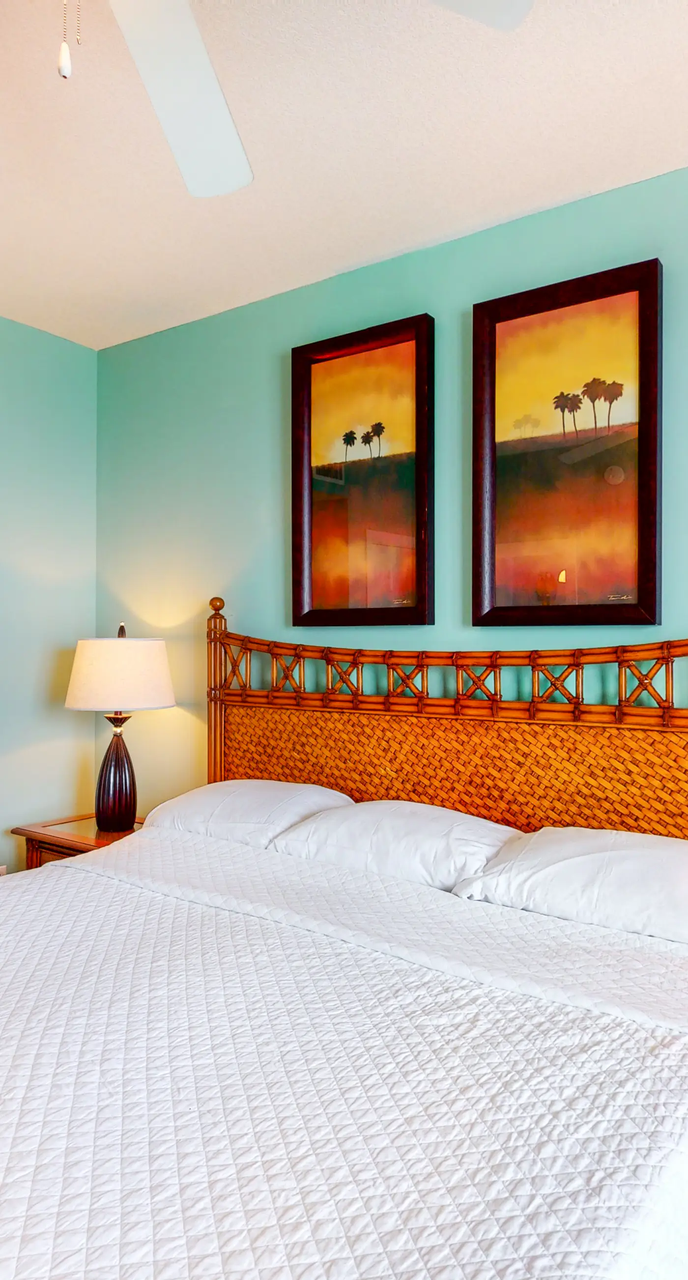 Beachfront condo with stunning views of the Gulf of Mexico & pools