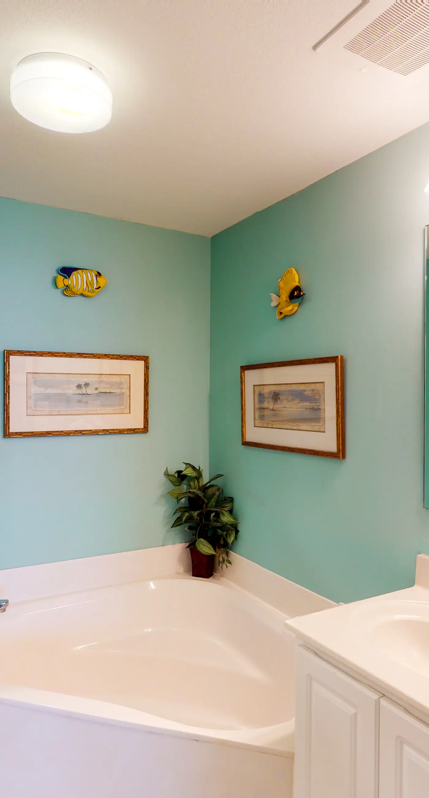 Beachfront condo with stunning views of the Gulf of Mexico & pools