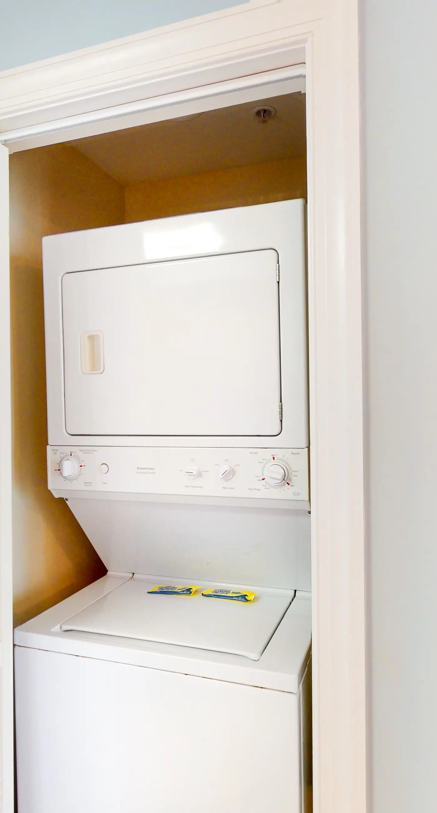 Beachfront condo with stunning views of the Gulf of Mexico & pools