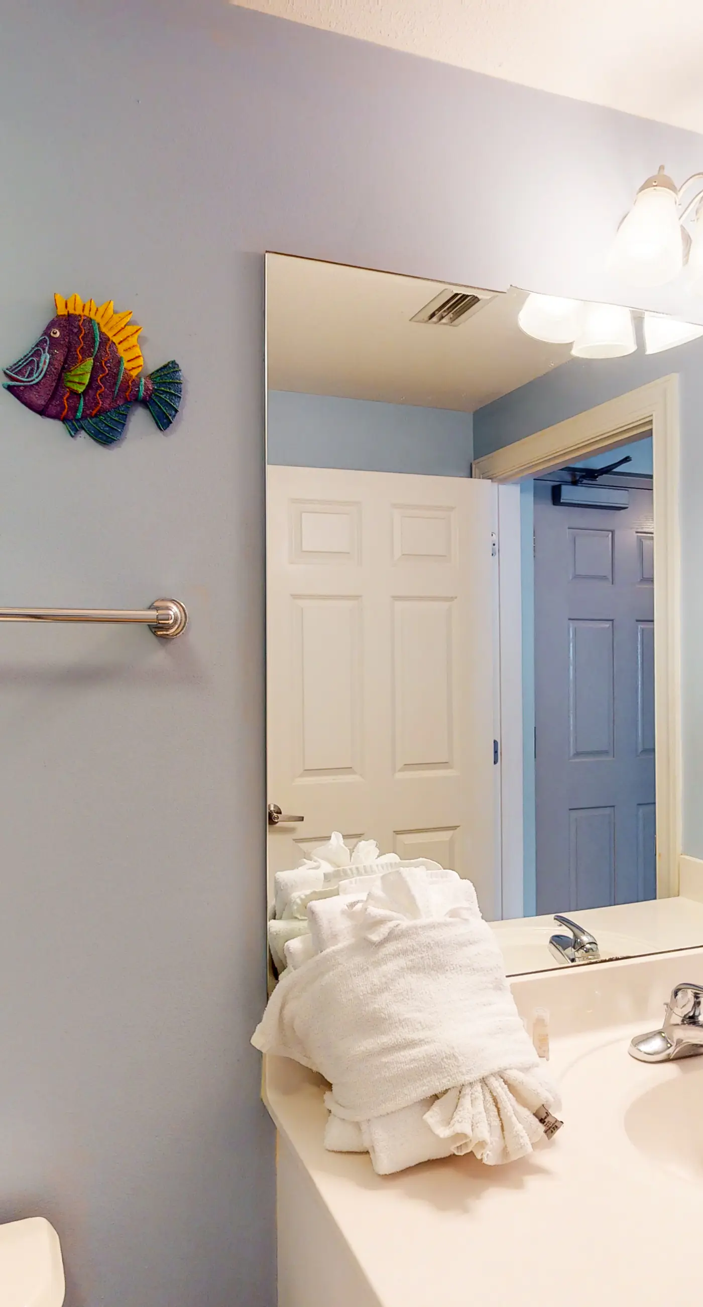 Beachfront condo with stunning views of the Gulf of Mexico & pools