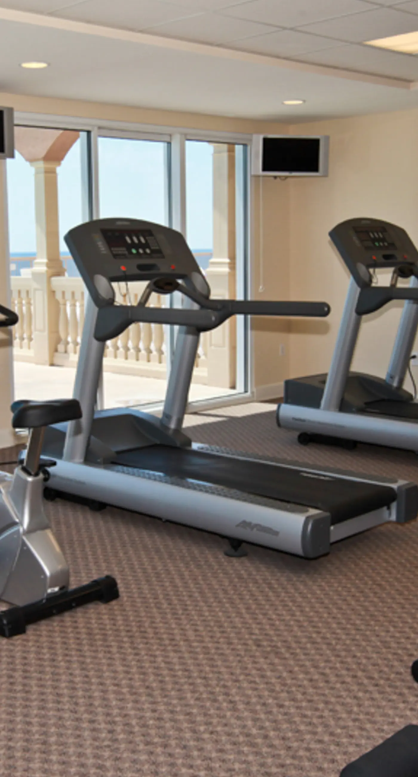 Beachfront condo with stunning views of the Gulf of Mexico & pools