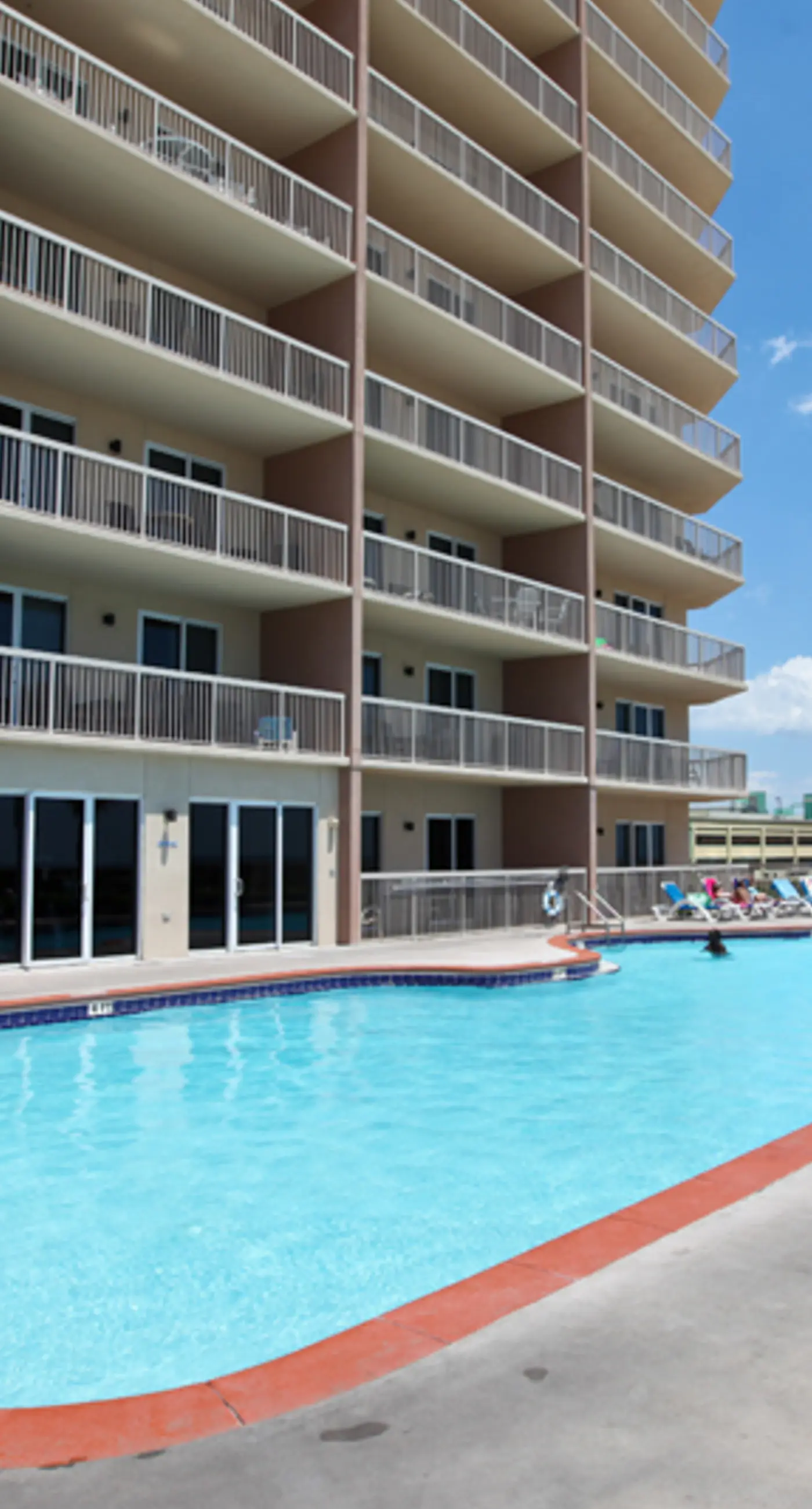 Beachfront condo with stunning views of the Gulf of Mexico & pools