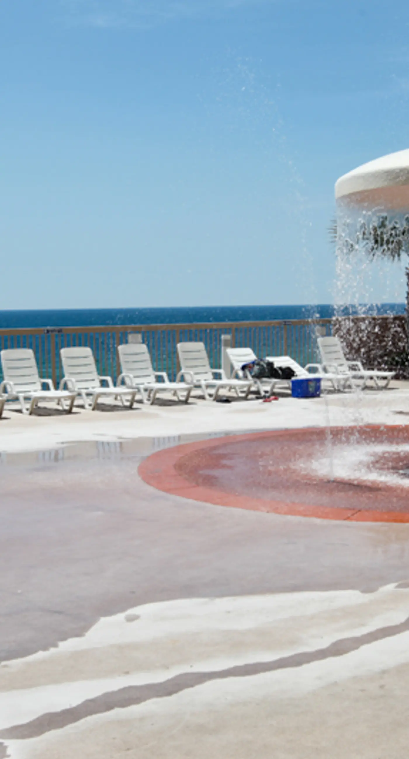 Beachfront condo with stunning views of the Gulf of Mexico & pools