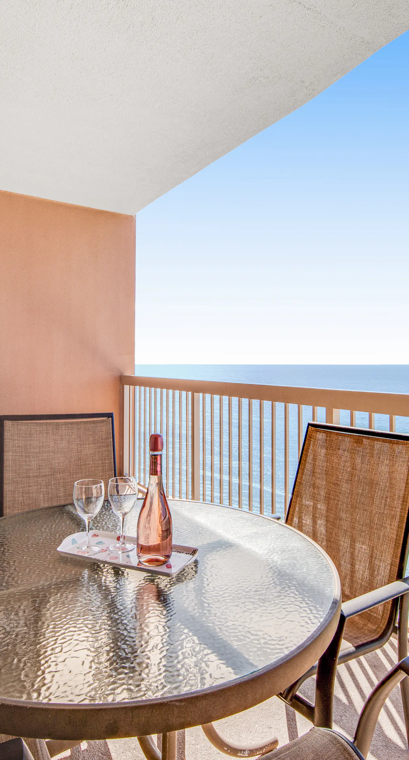 Stunning, 23rd-floor oceanfront condo with amazing beach views, 2 pools & gym