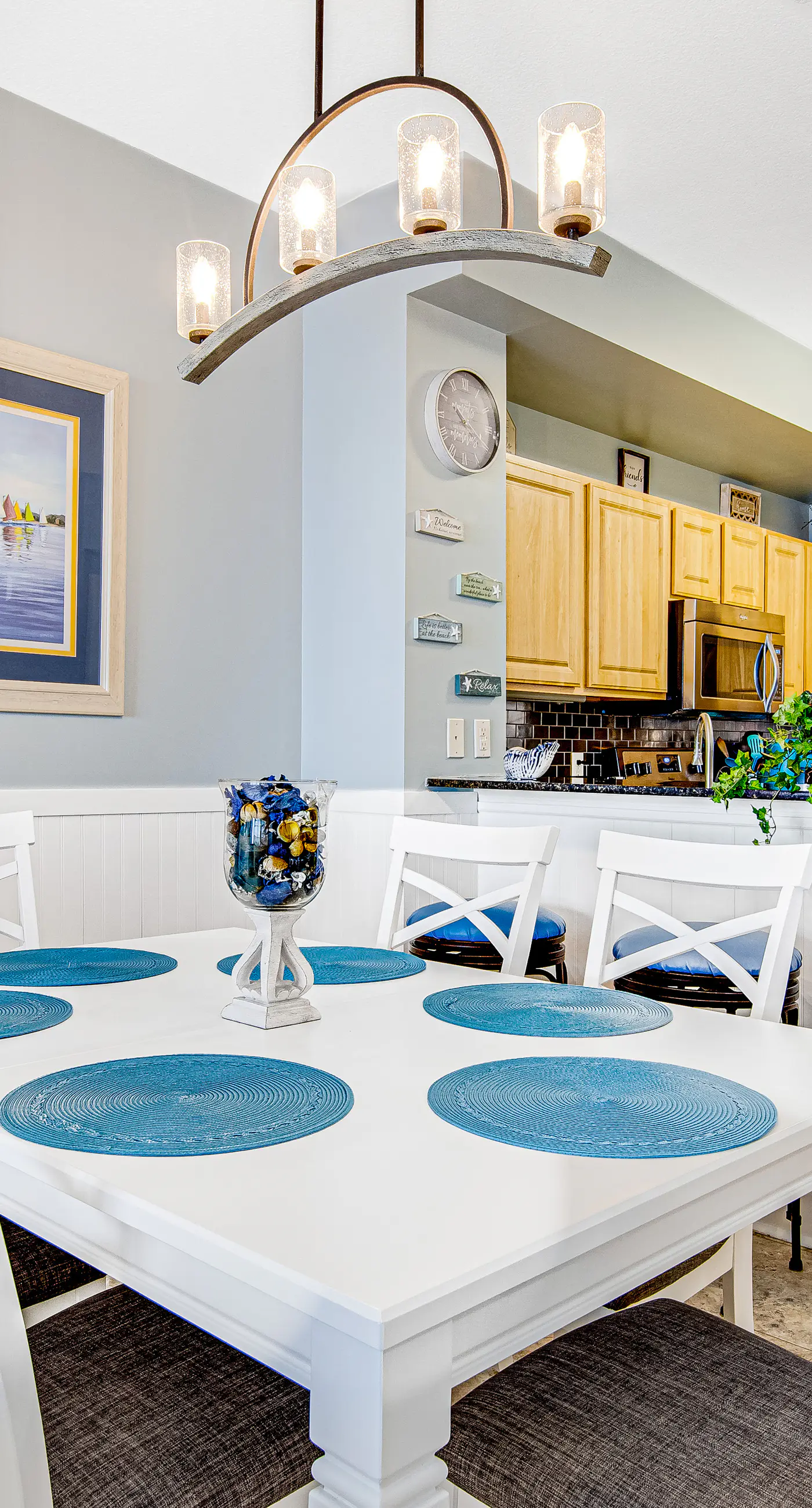 Stunning, 23rd-floor oceanfront condo with amazing beach views, 2 pools & gym