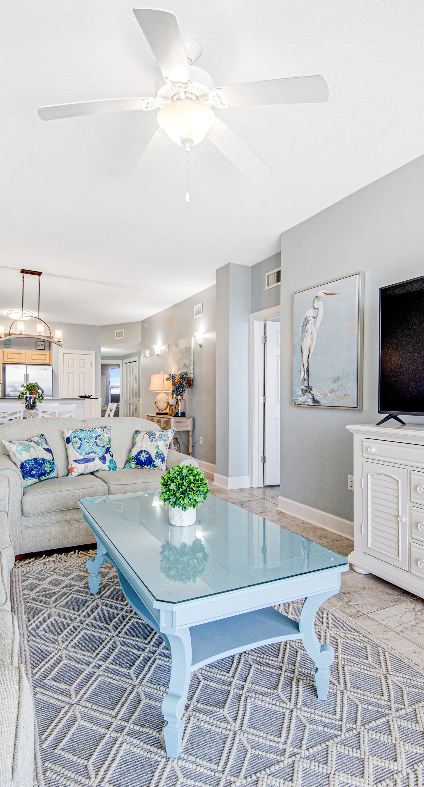 Stunning, 23rd-floor oceanfront condo with amazing beach views, 2 pools & gym