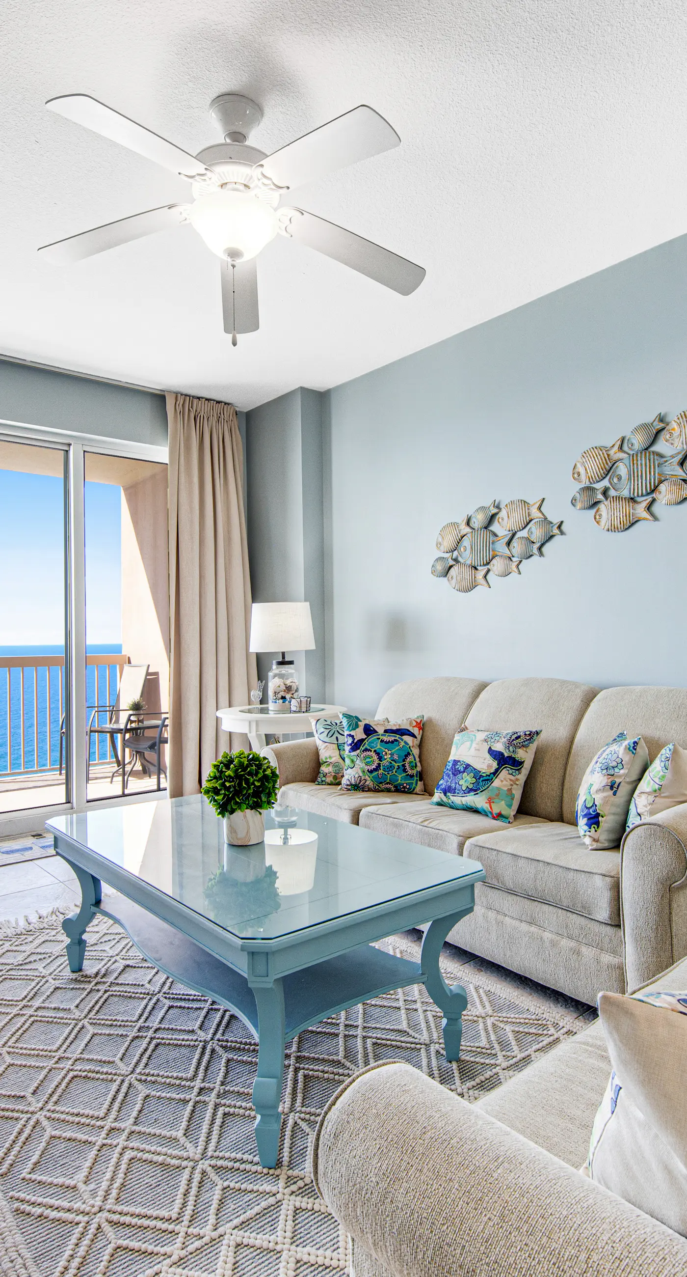 Stunning, 23rd-floor oceanfront condo with amazing beach views, 2 pools & gym
