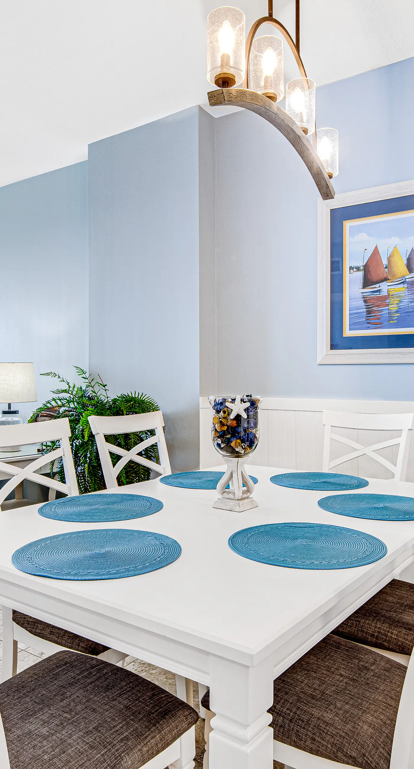 Stunning, 23rd-floor oceanfront condo with amazing beach views, 2 pools & gym