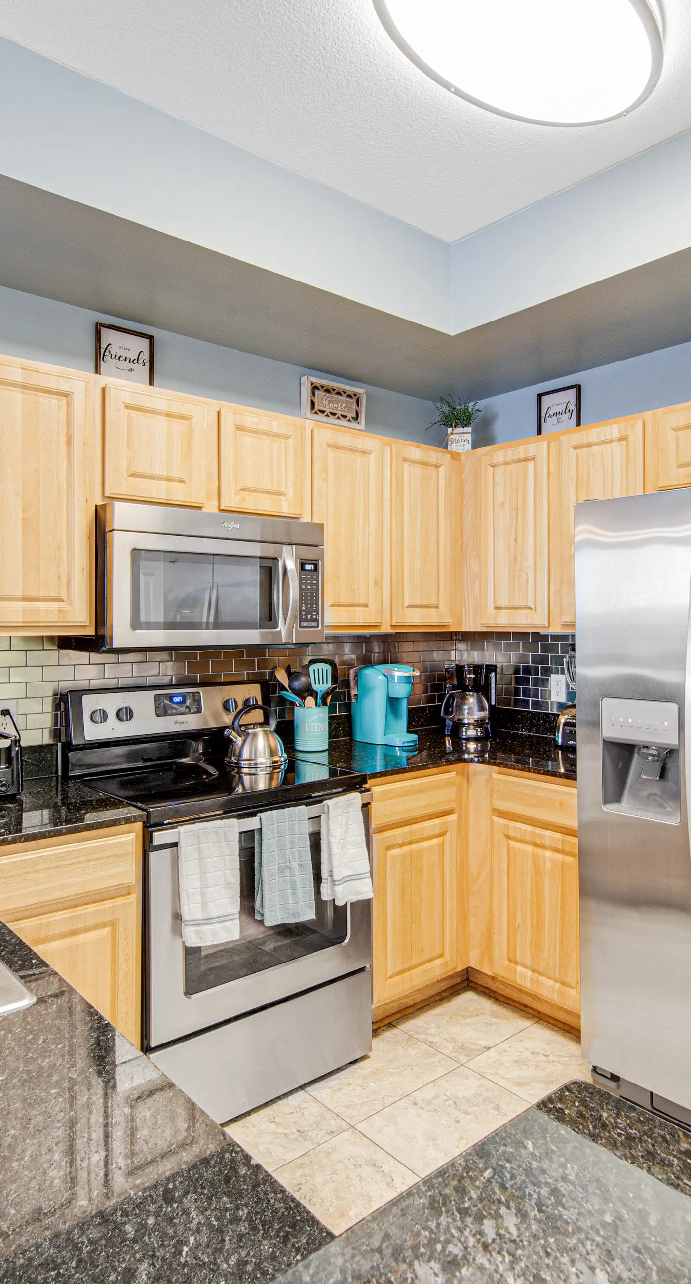 Stunning, 23rd-floor oceanfront condo with amazing beach views, 2 pools & gym