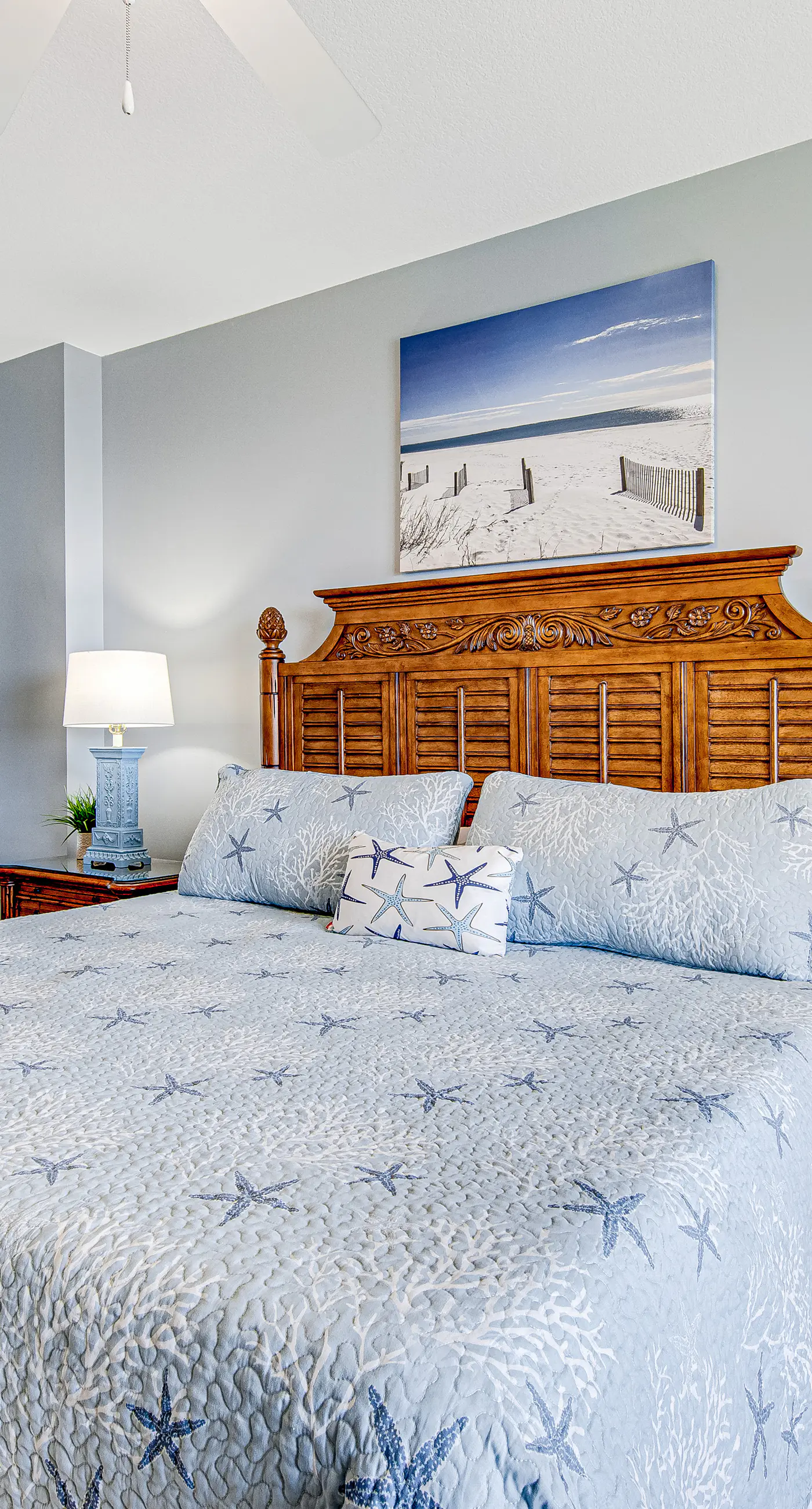 Stunning, 23rd-floor oceanfront condo with amazing beach views, 2 pools & gym