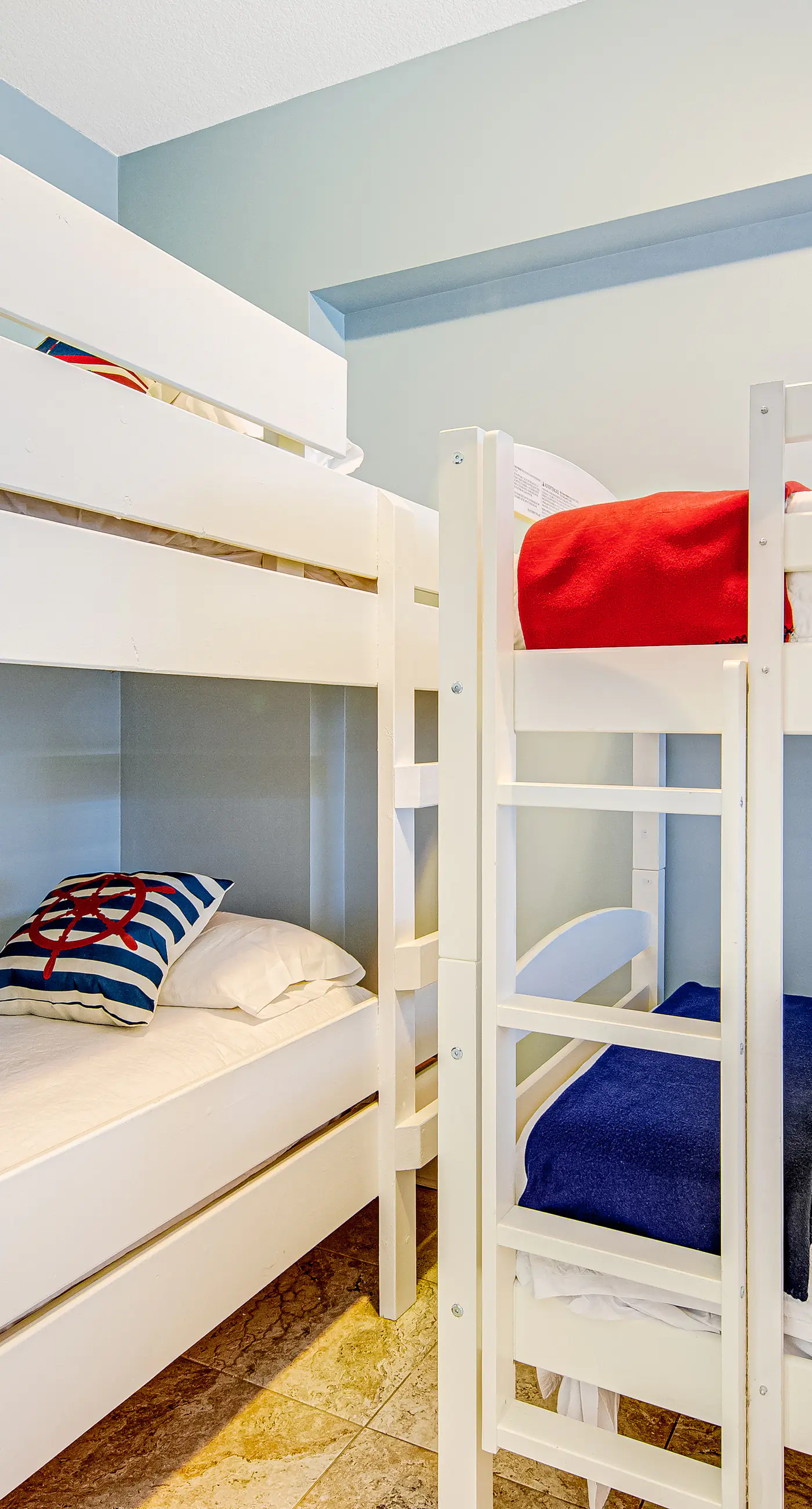 Stunning, 23rd-floor oceanfront condo with amazing beach views, 2 pools & gym