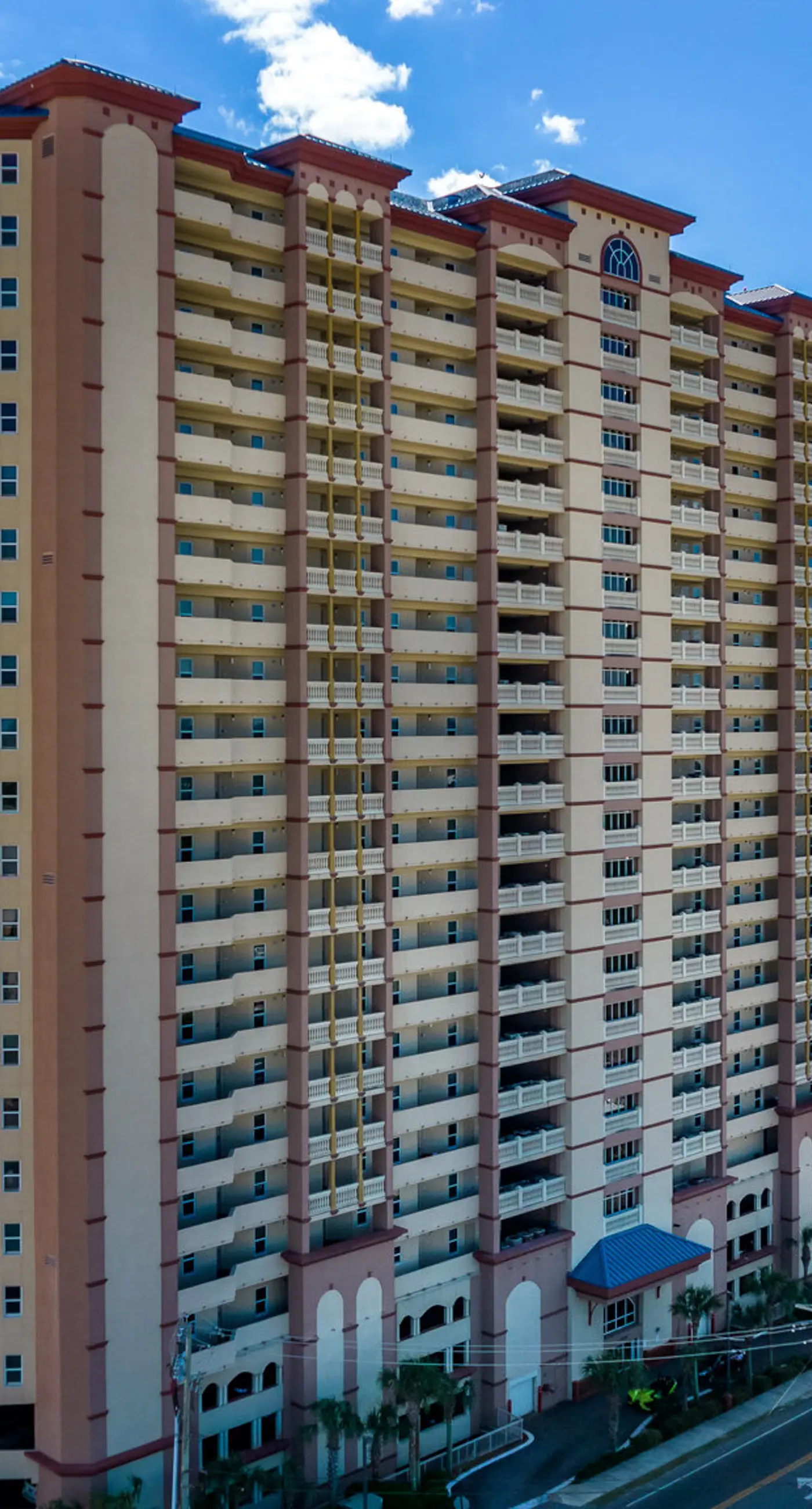 Stunning, 23rd-floor oceanfront condo with amazing beach views, 2 pools & gym