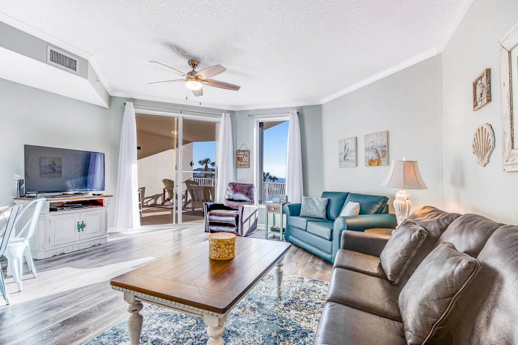 First-floor condo with sauna, gym, pool, tennis & pickleball