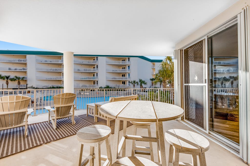 First-floor condo with sauna, gym, pool, tennis & pickleball