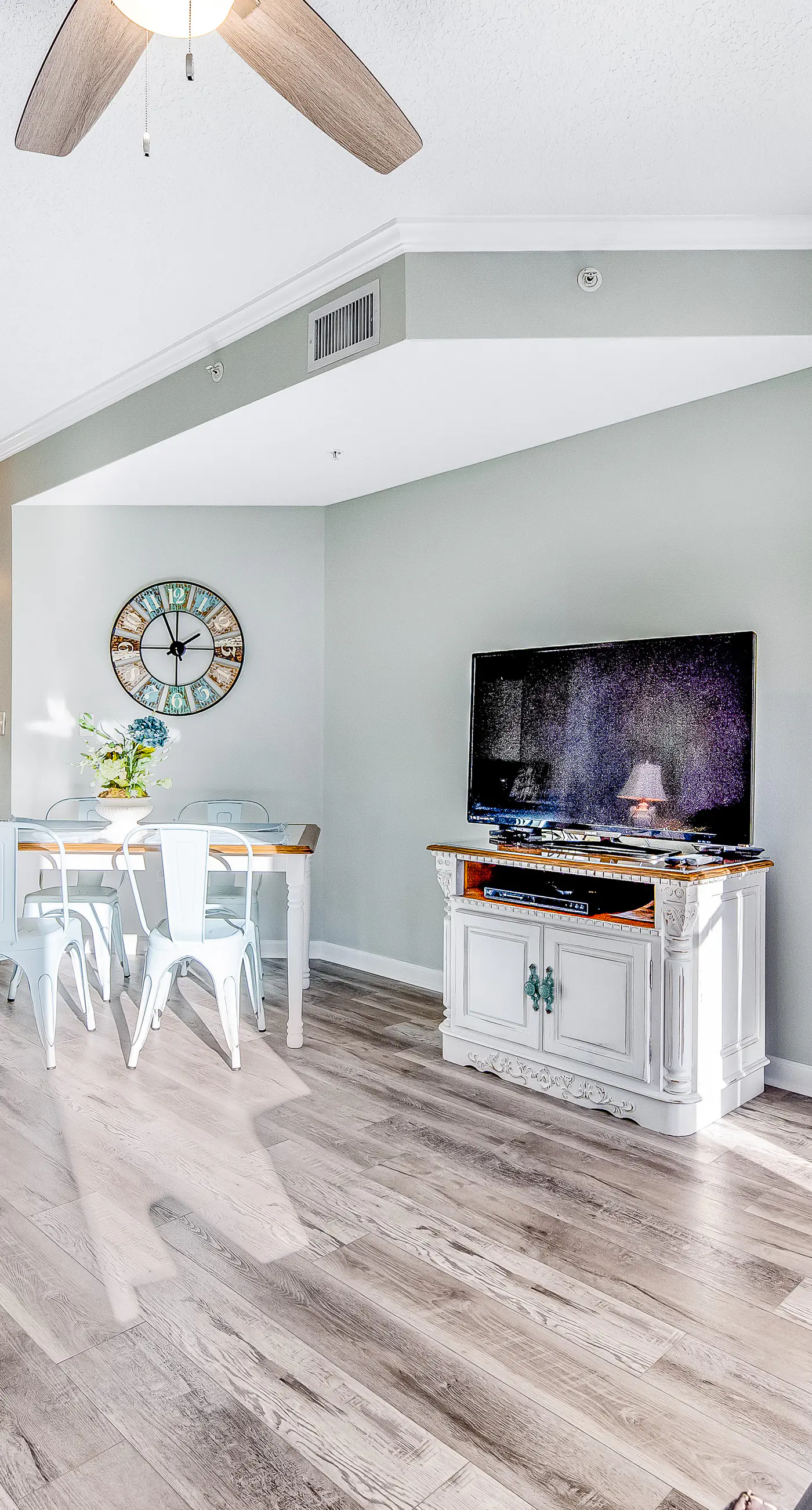 First-floor condo with sauna, gym, pool, tennis & pickleball