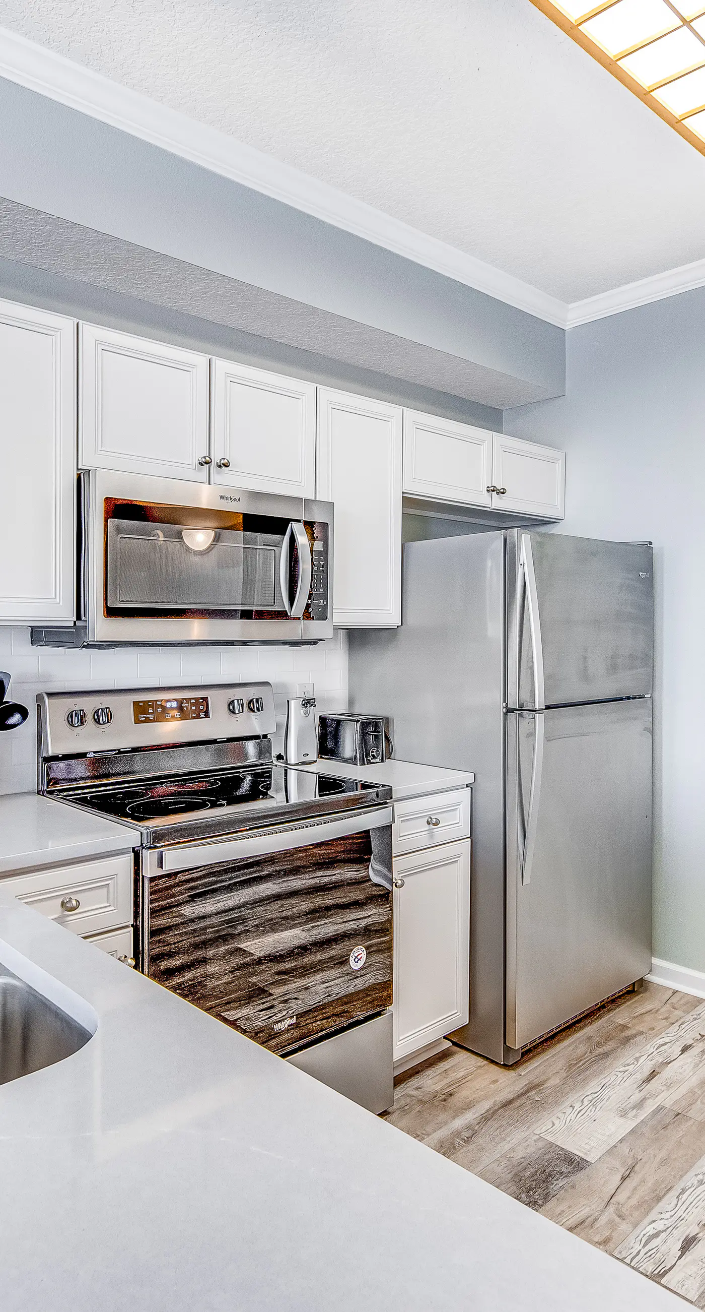 First-floor condo with sauna, gym, pool, tennis & pickleball