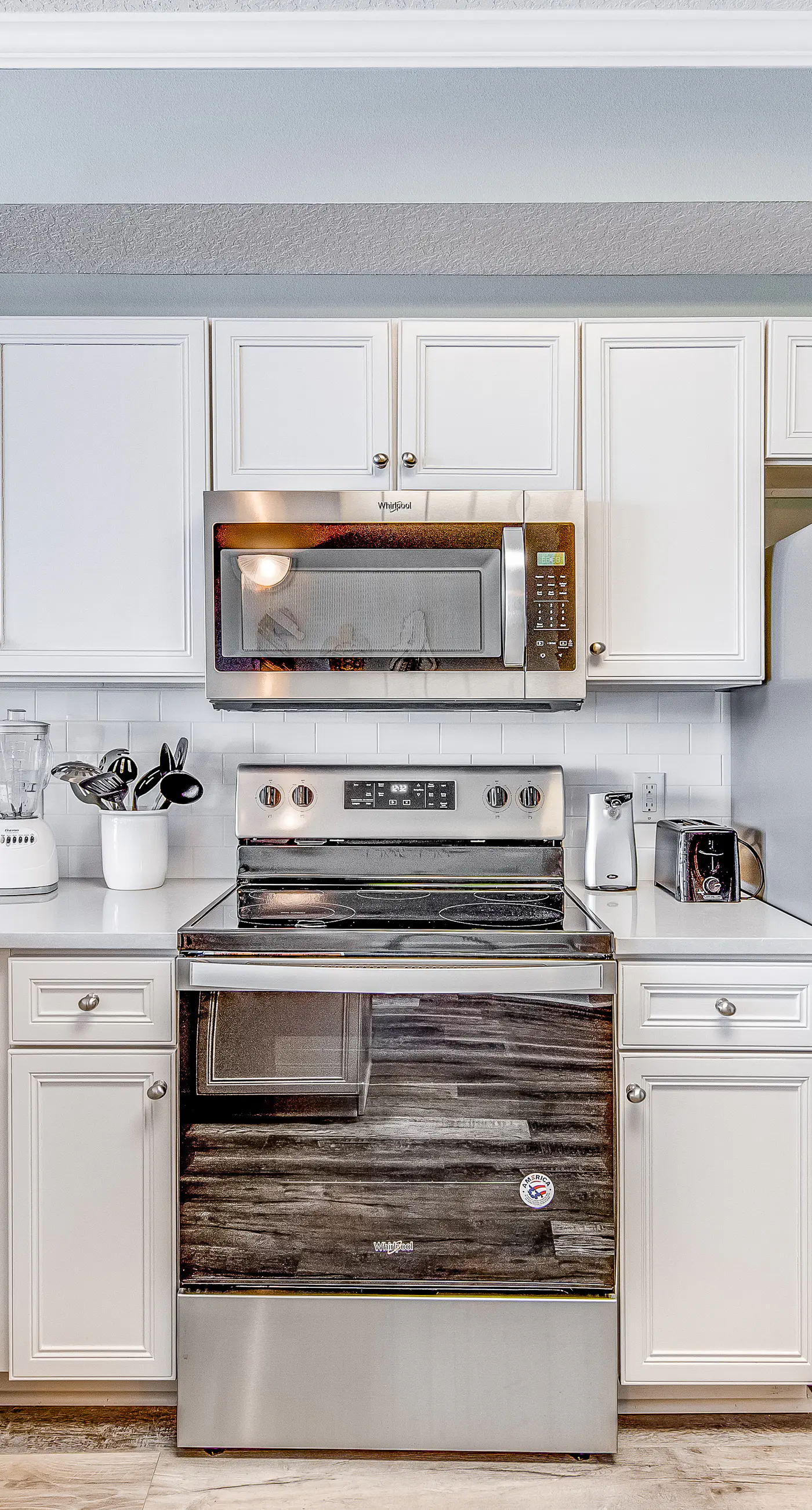 First-floor condo with sauna, gym, pool, tennis & pickleball