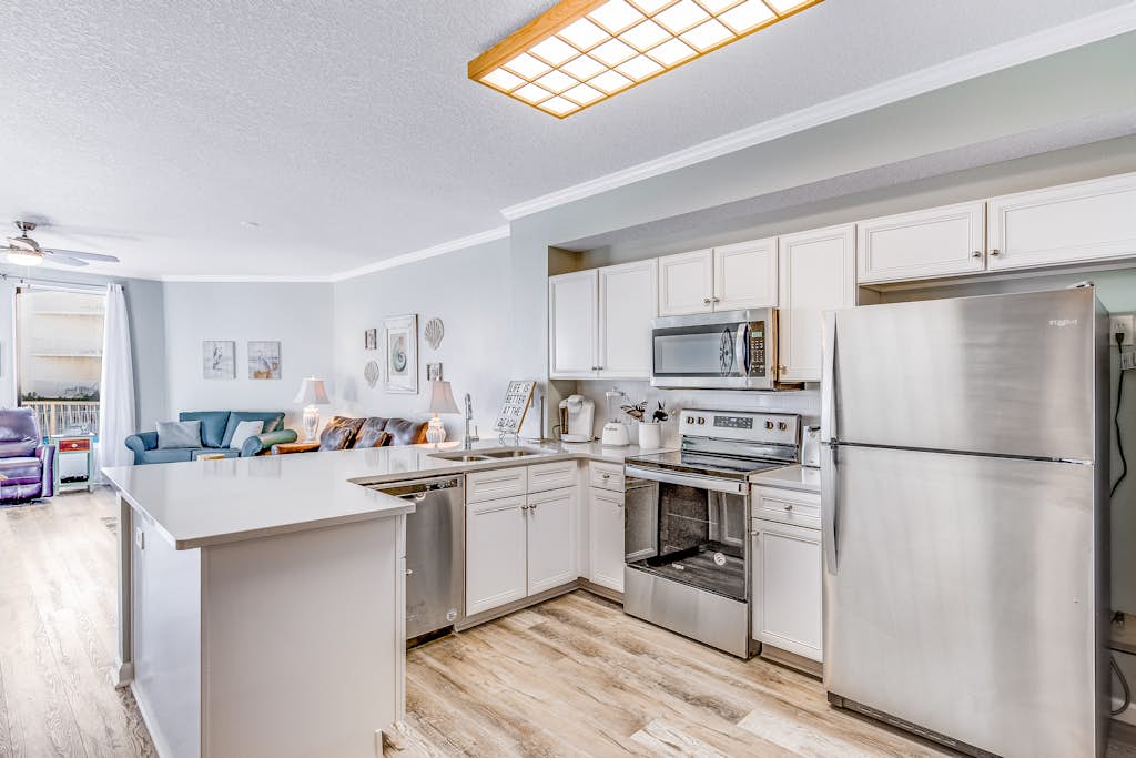 First-floor condo with sauna, gym, pool, tennis & pickleball