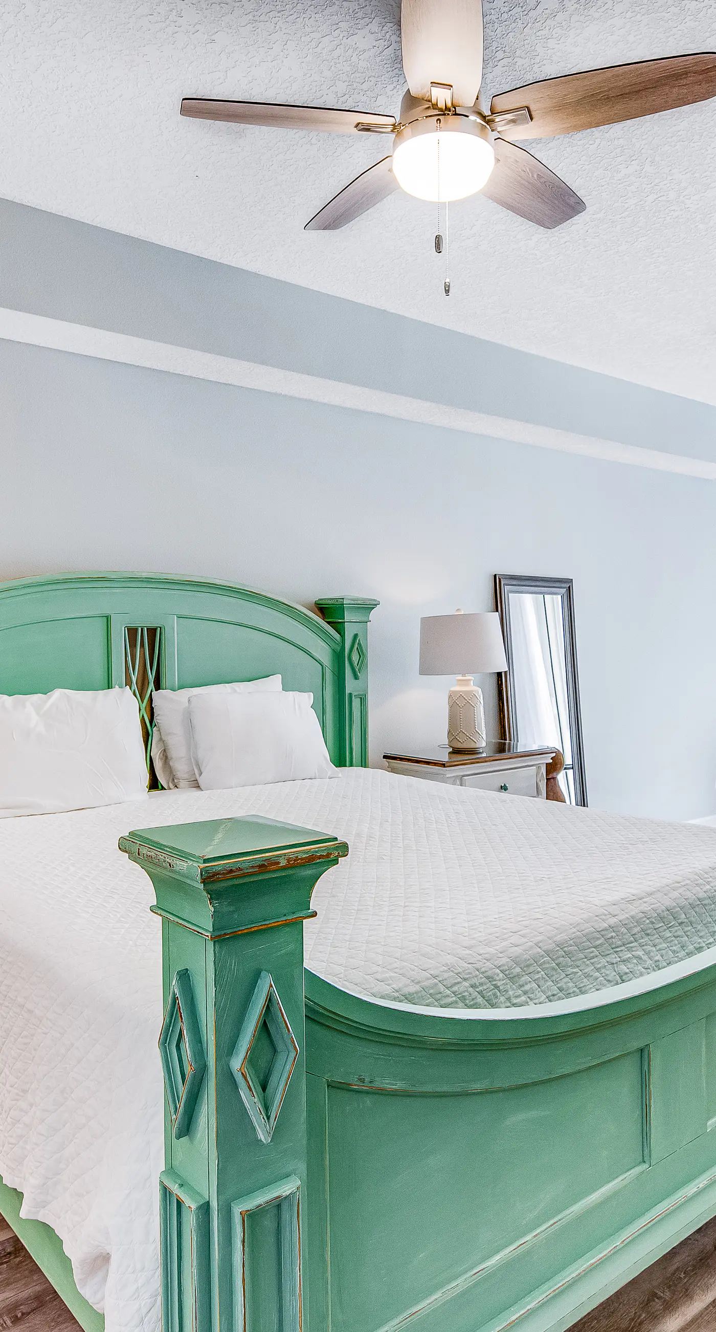 First-floor condo with sauna, gym, pool, tennis & pickleball