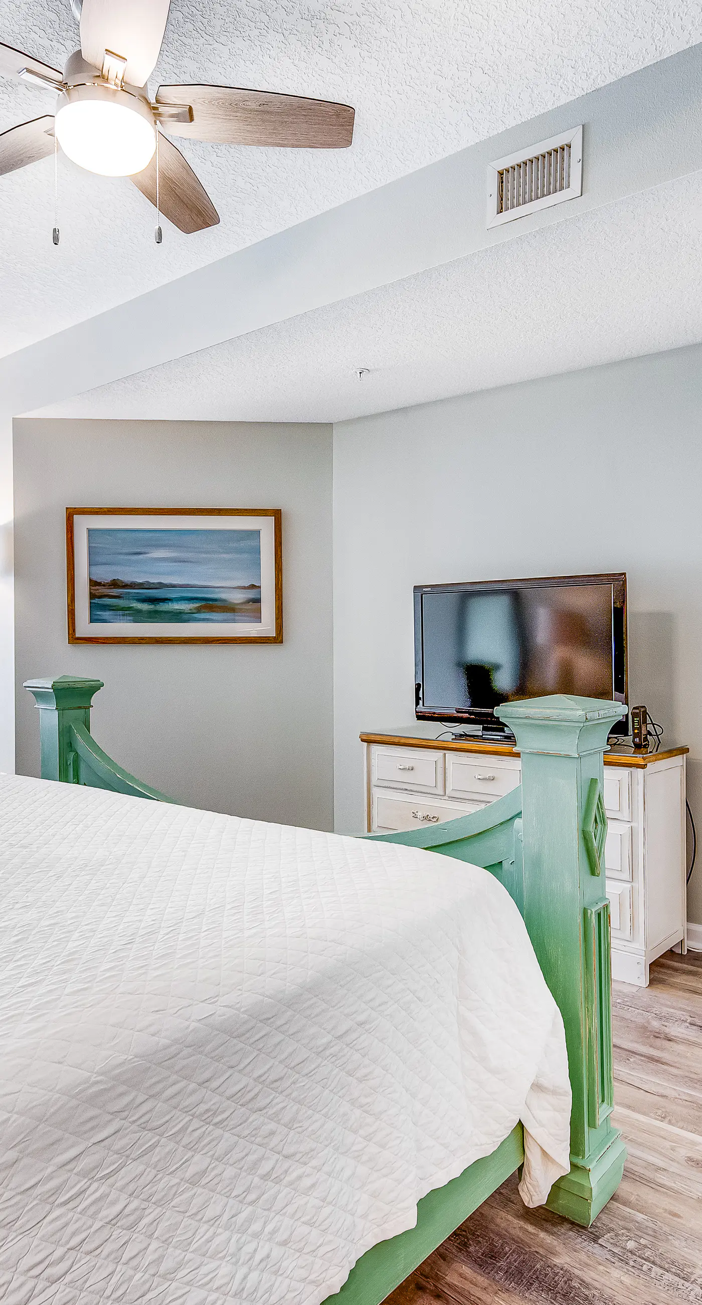 First-floor condo with sauna, gym, pool, tennis & pickleball