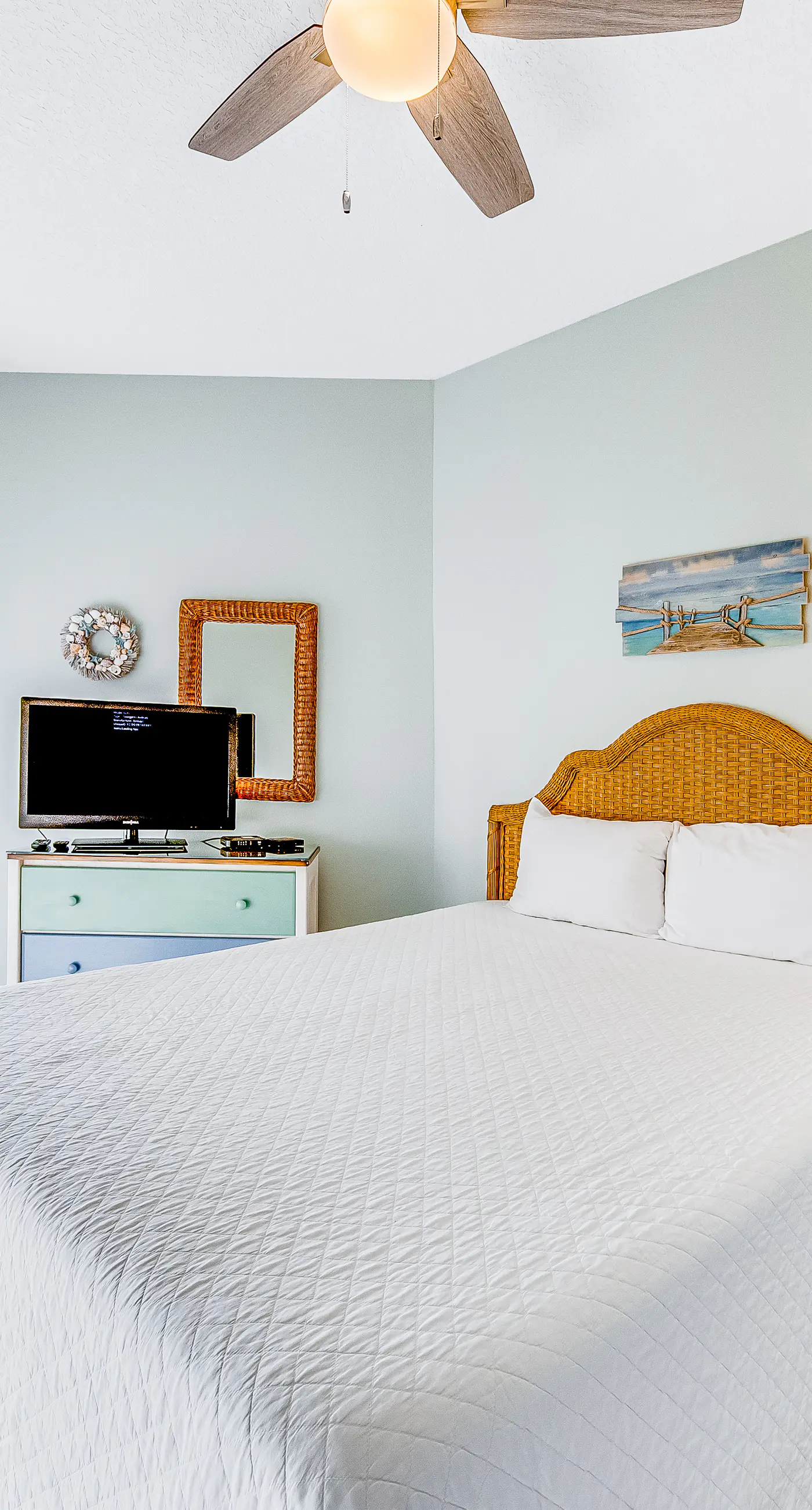 First-floor condo with sauna, gym, pool, tennis & pickleball