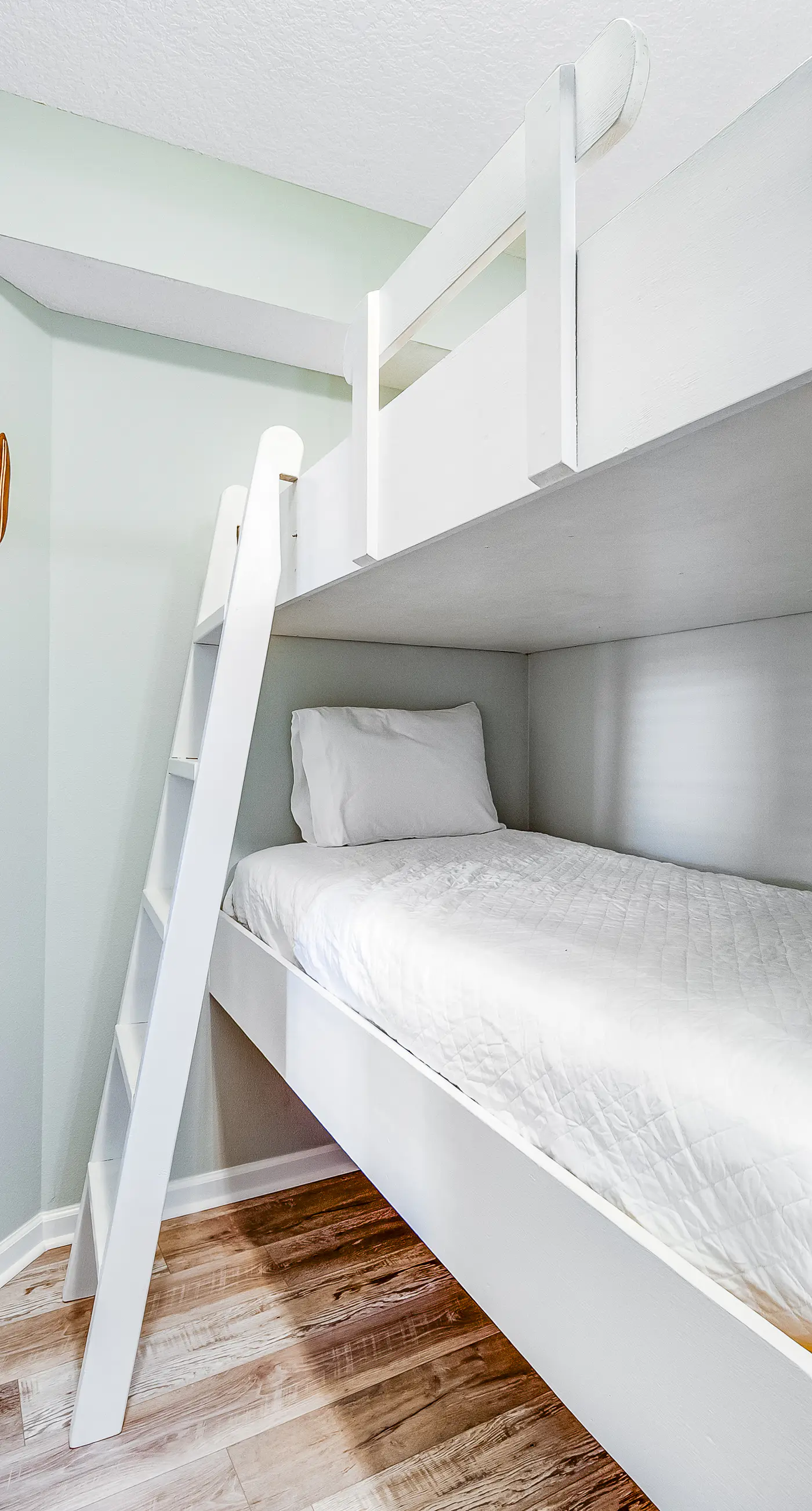 First-floor condo with sauna, gym, pool, tennis & pickleball