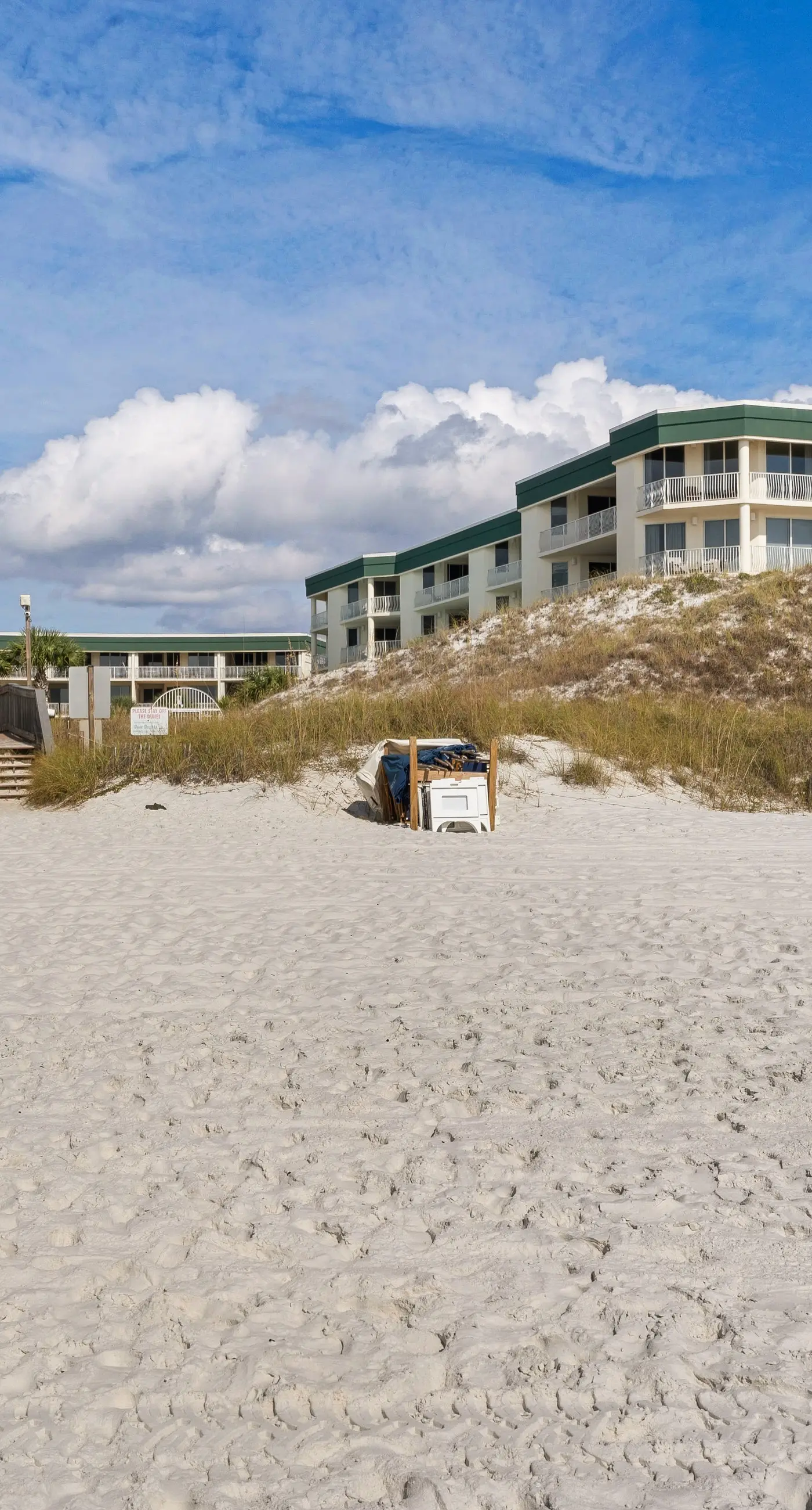 First-floor condo with sauna, gym, pool, tennis & pickleball