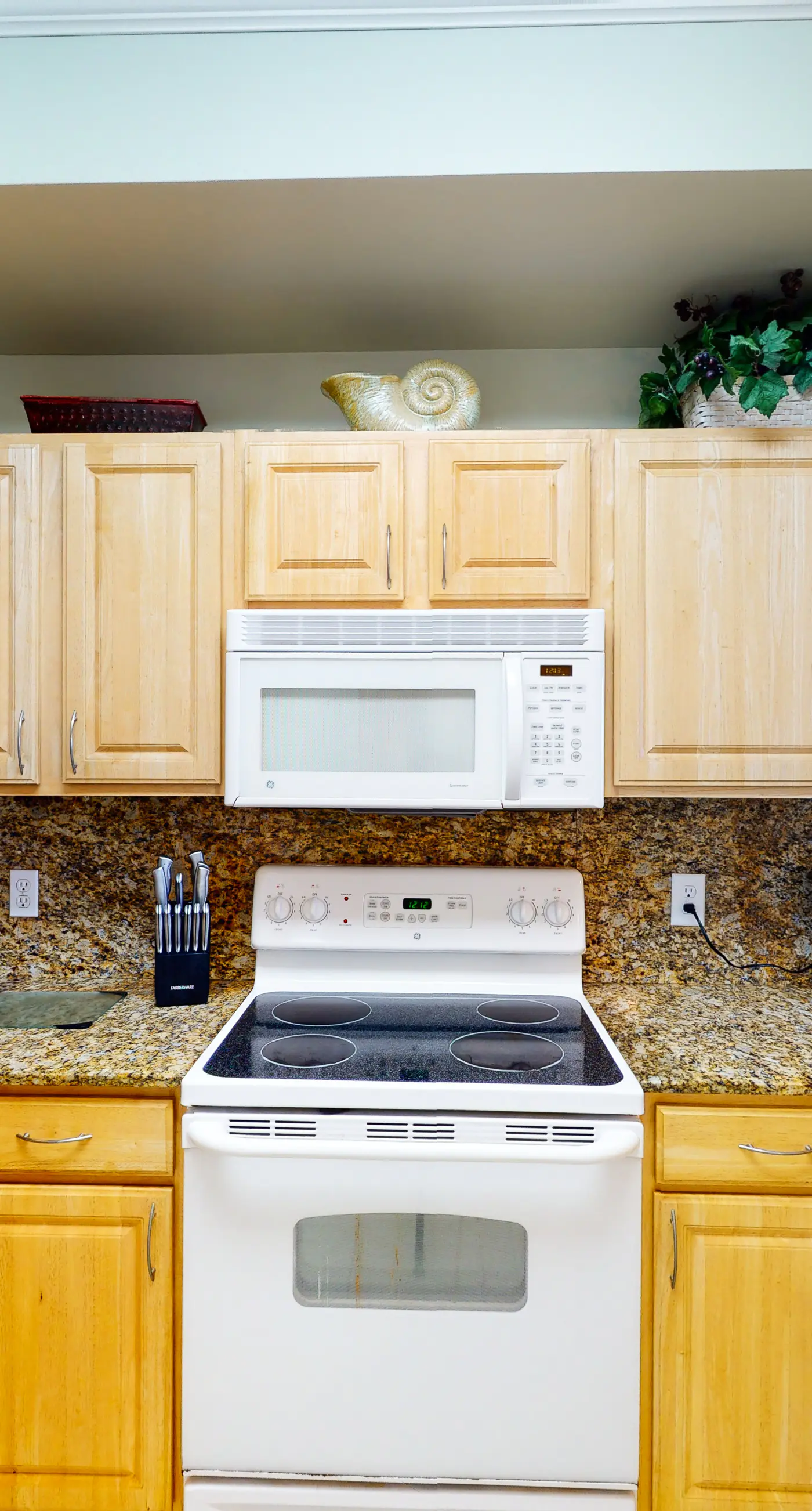 12th-floor, waterfront condo with pools, grills & fitness center