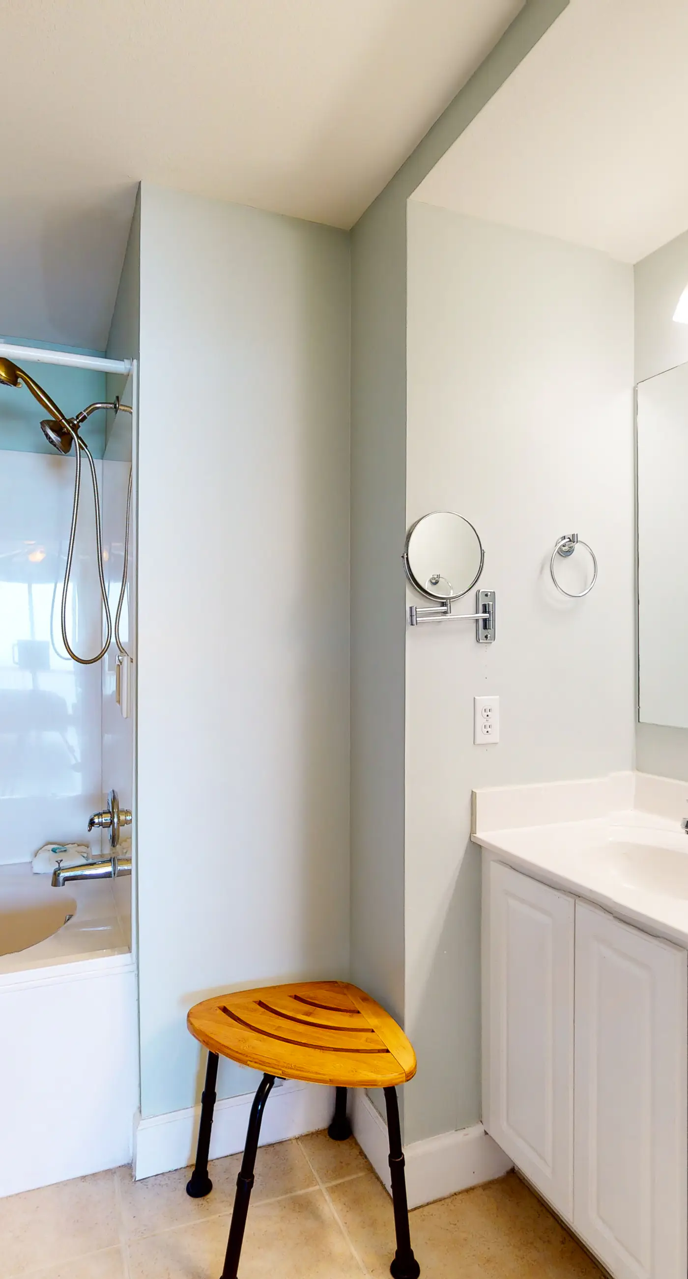 12th-floor, waterfront condo with pools, grills & fitness center