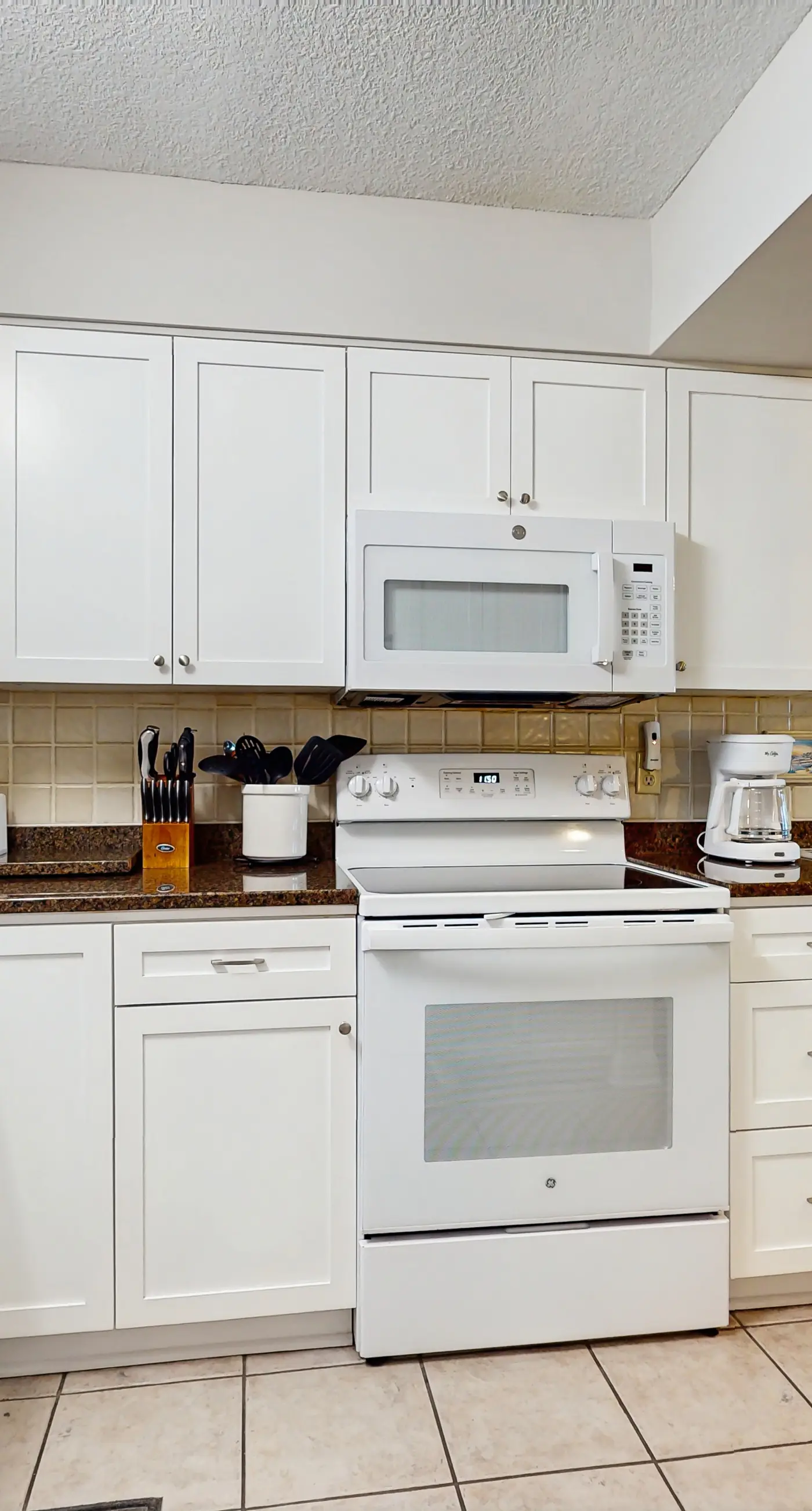 Island Echos 2D  2nd-floor, spacious, beachfront condo with ocean views - close to entertainment