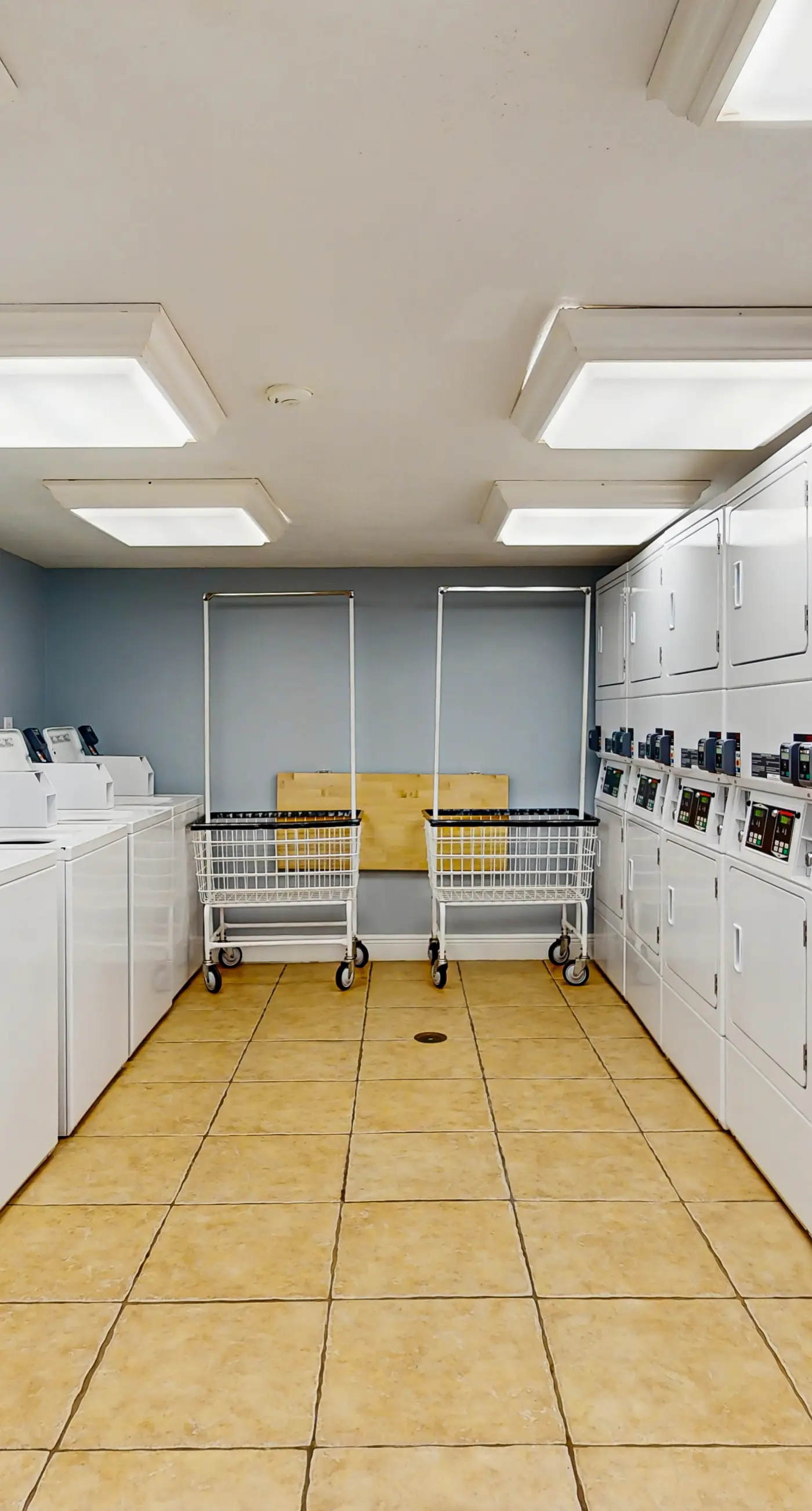 Island Echos 2D  2nd-floor, spacious, beachfront condo with ocean views - close to entertainment