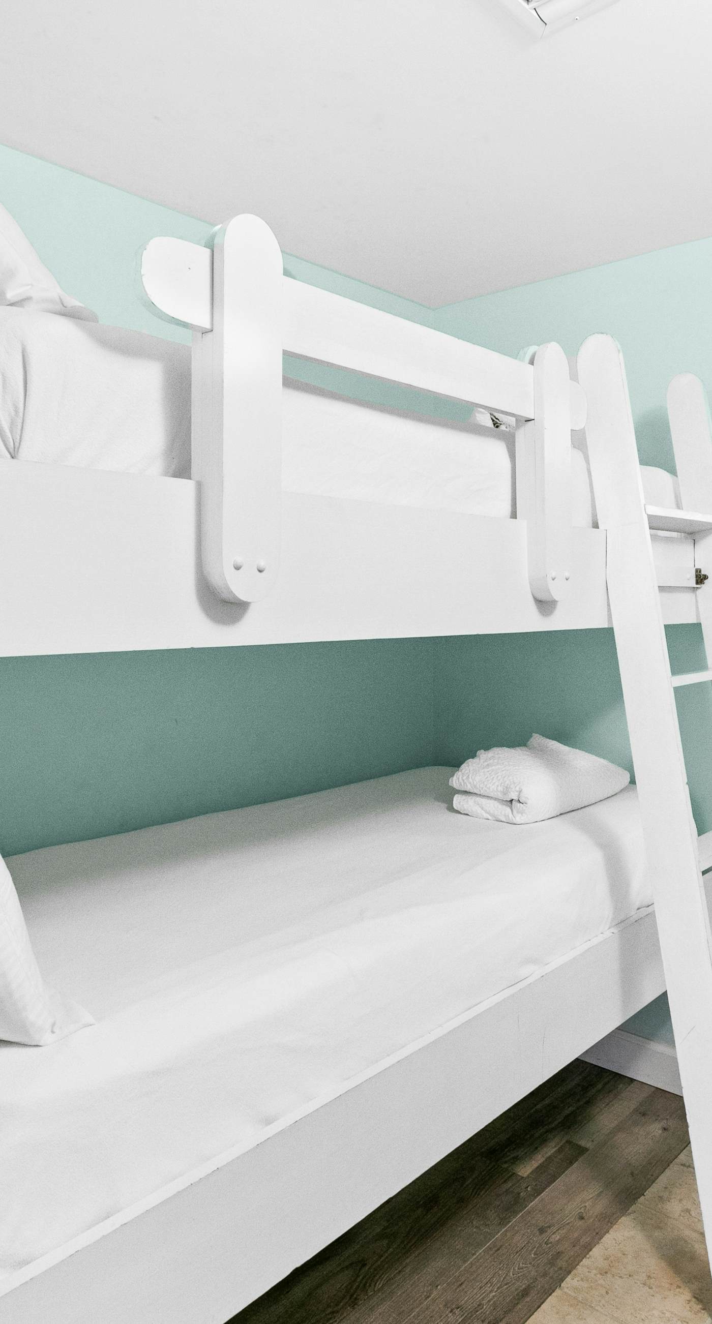 Pelican Isle 313-4th Floor Spacious Gulf Front Condo w/ Beach Service Included, Near Dining