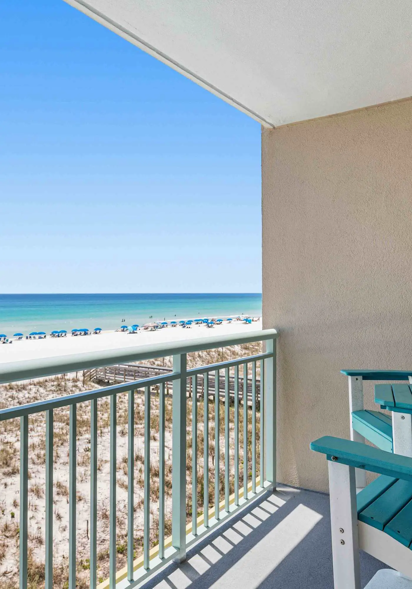 3rd Floor Spacious Gulf Front Condo w/ Beach Service Included, Near Dining