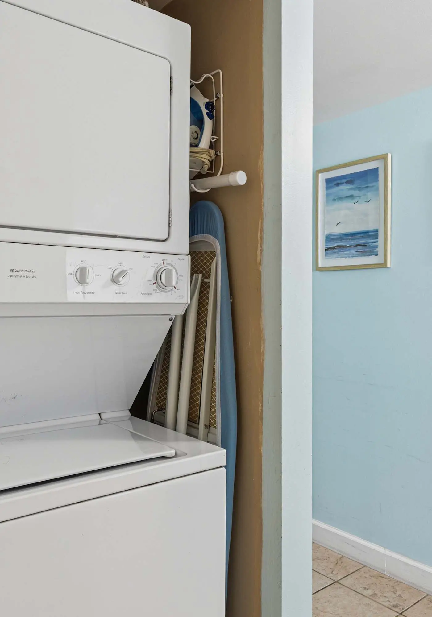 3rd Floor Spacious Gulf Front Condo w/ Beach Service Included, Near Dining