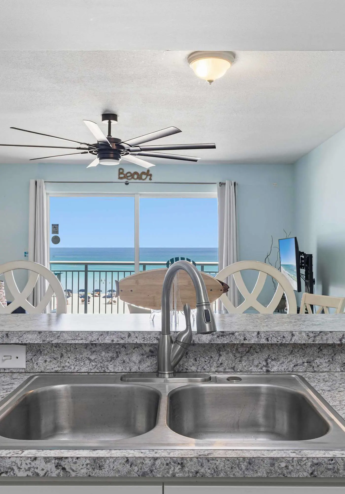 3rd Floor Spacious Gulf Front Condo w/ Beach Service Included, Near Dining