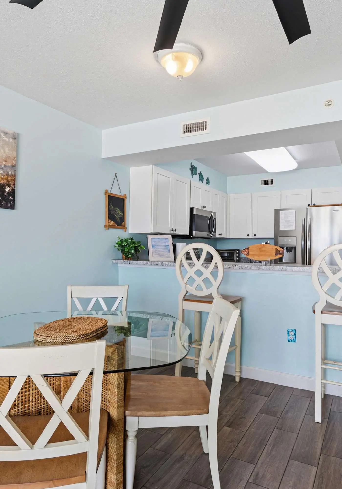3rd Floor Spacious Gulf Front Condo w/ Beach Service Included, Near Dining