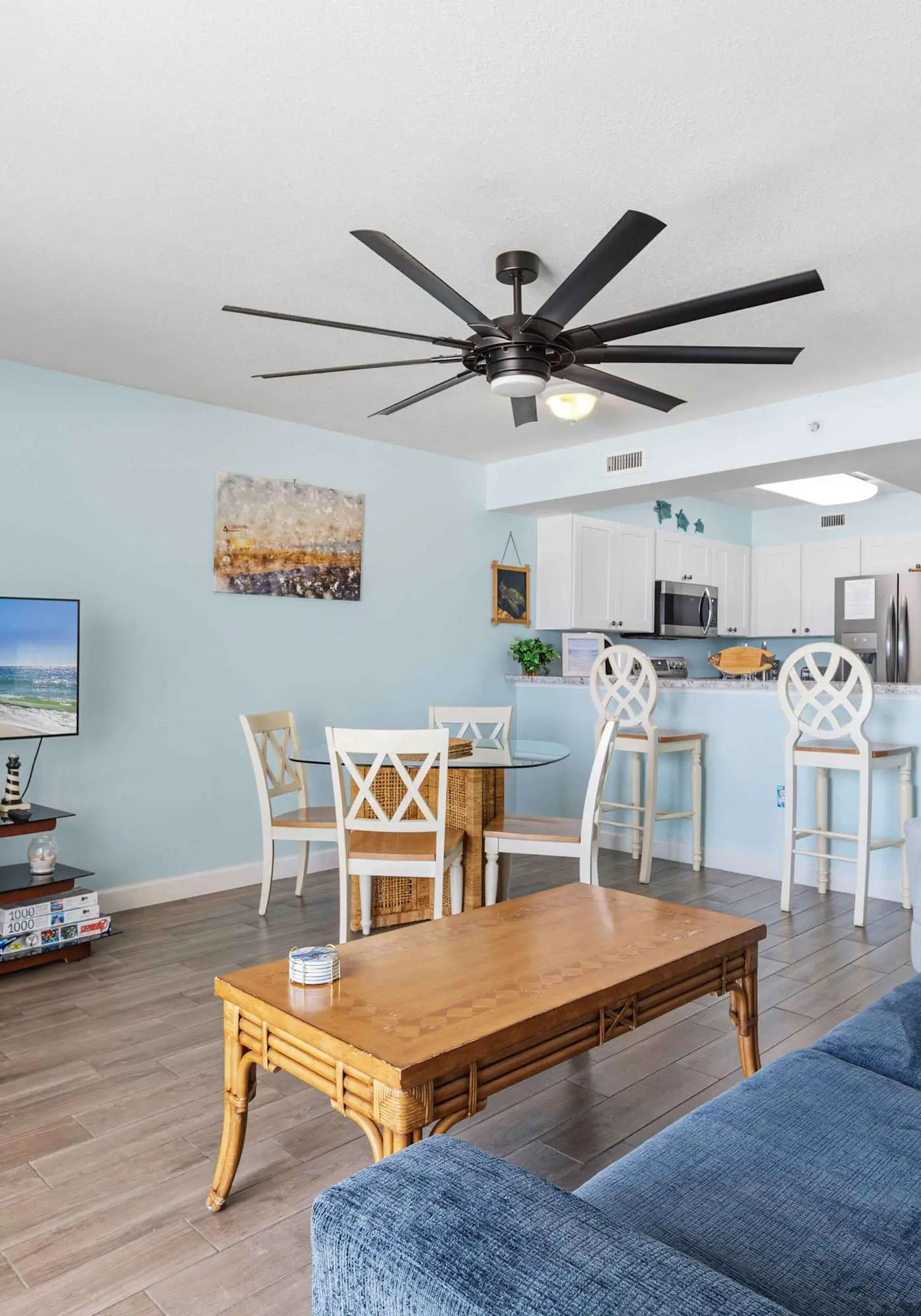 3rd Floor Spacious Gulf Front Condo w/ Beach Service Included, Near Dining