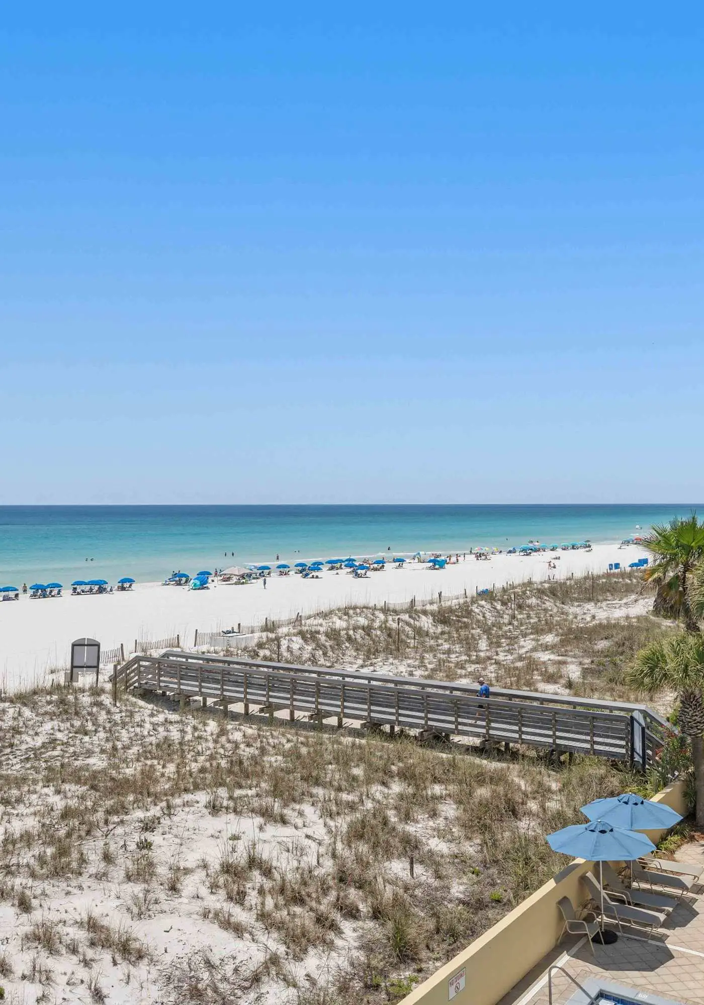 3rd Floor Spacious Gulf Front Condo w/ Beach Service Included, Near Dining