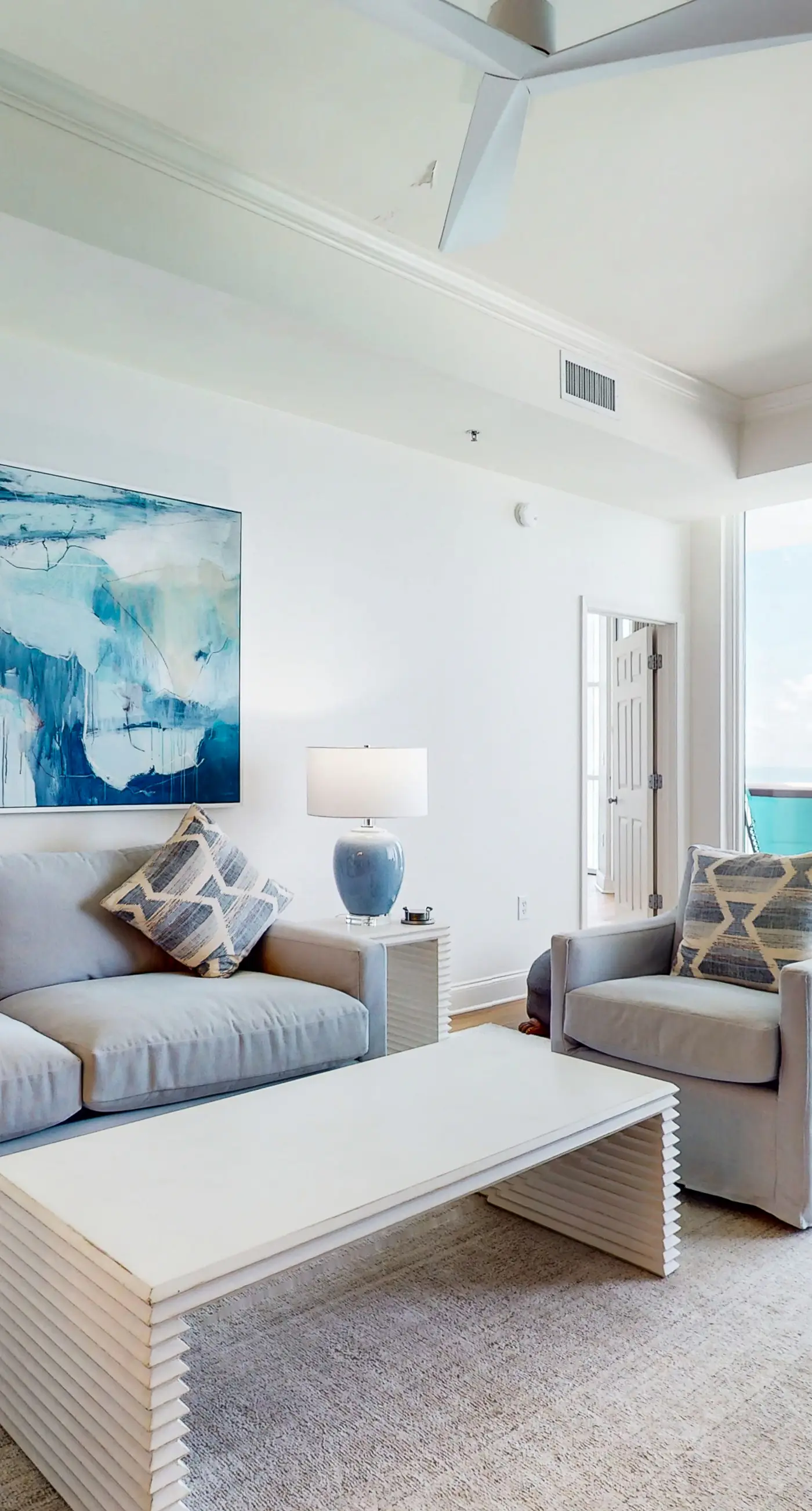 18th-floor condo with amazing views, beach access, pools & gym