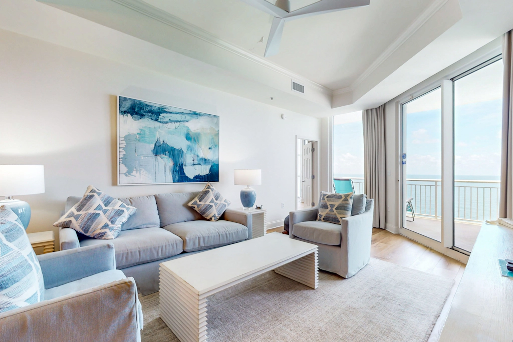 18th-floor condo with amazing views, beach access, pools & gym