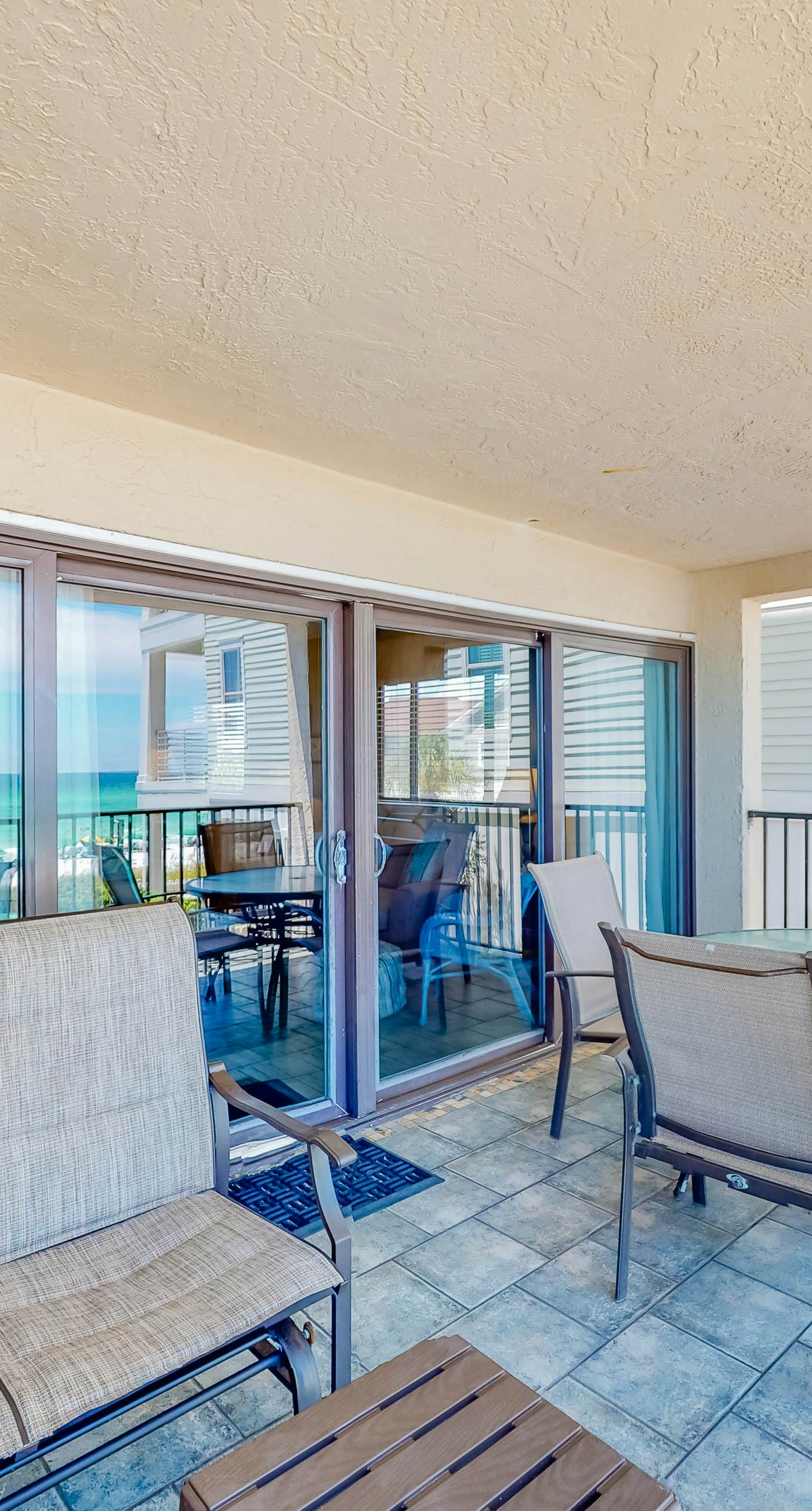 Luxury, oceanfront condo with outdoor pool & patio - snowbird-friendly