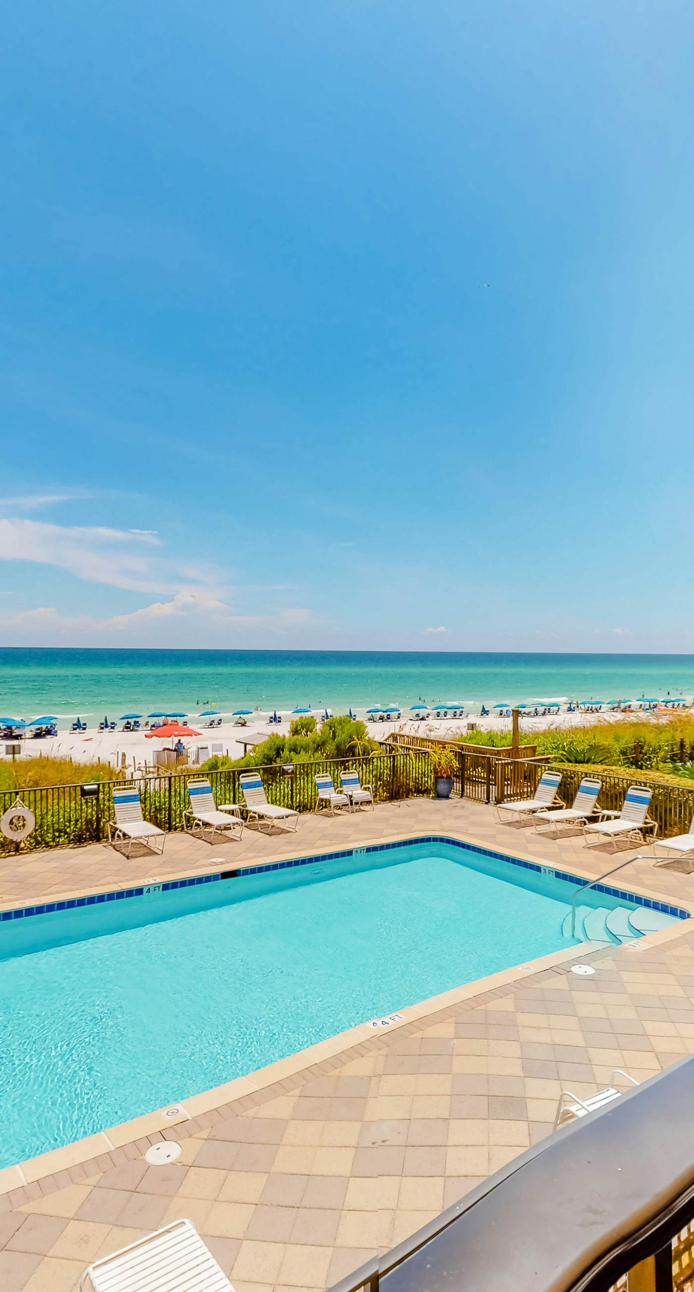 Luxury, oceanfront condo with outdoor pool & patio - snowbird-friendly