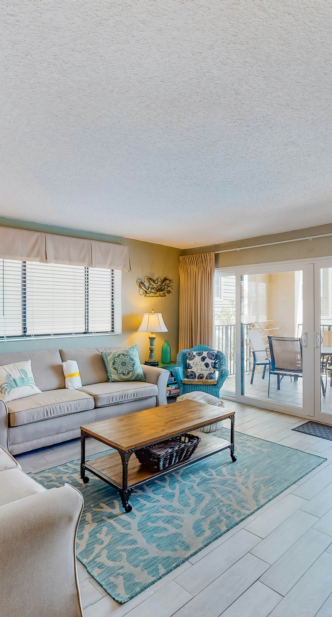 Luxury, oceanfront condo with outdoor pool & patio - snowbird-friendly