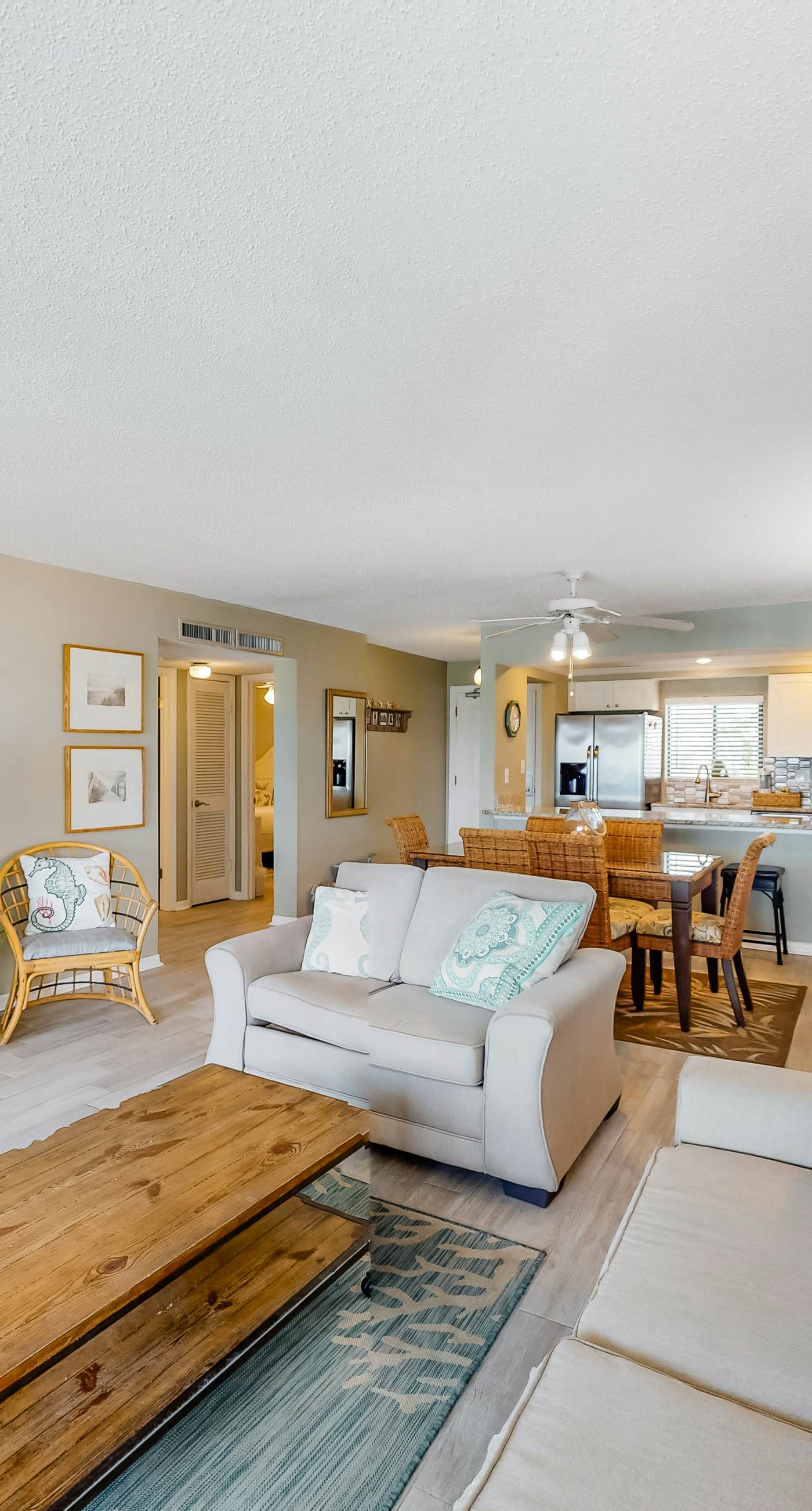 Luxury, oceanfront condo with outdoor pool & patio - snowbird-friendly