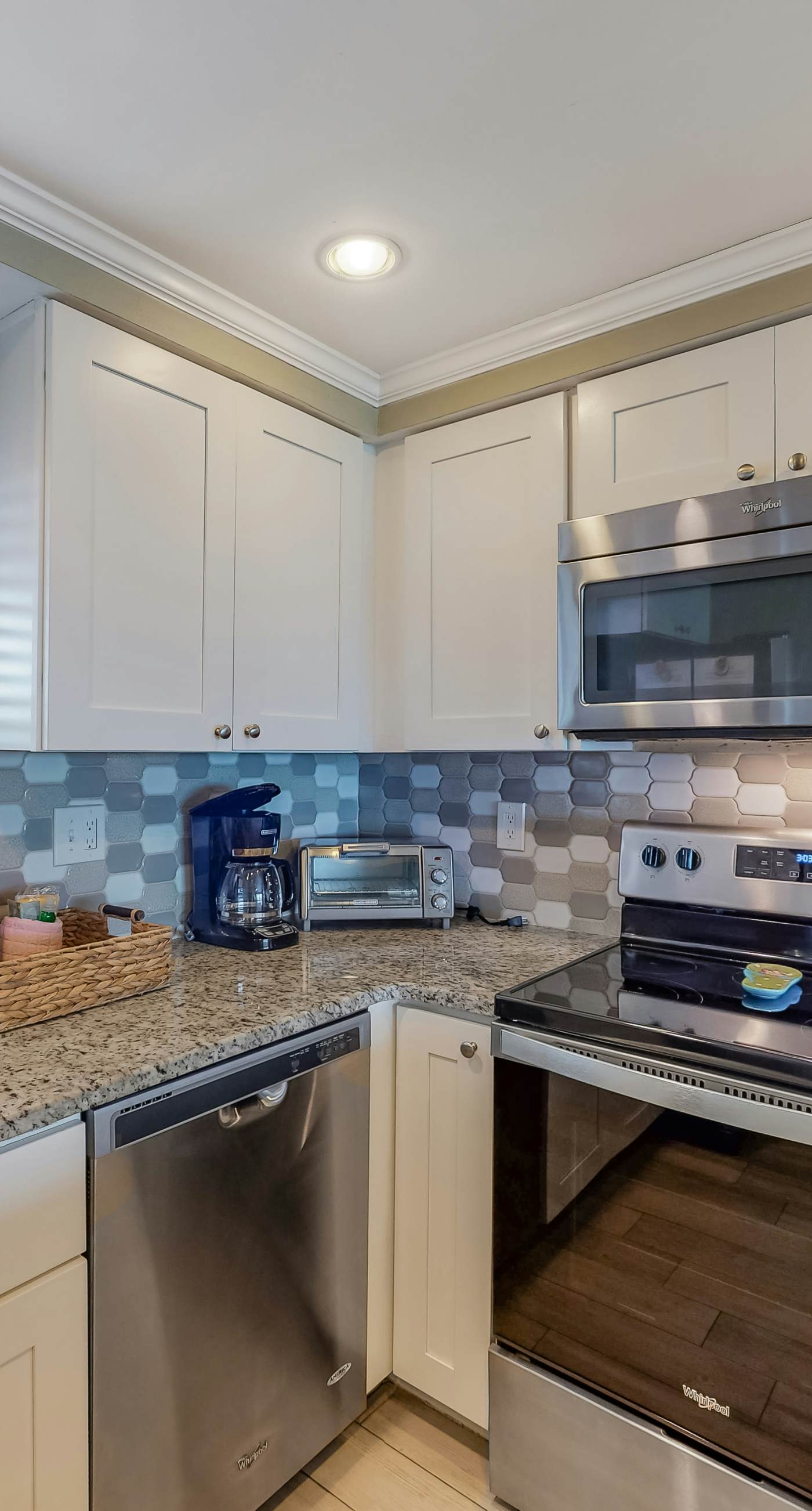 Luxury, oceanfront condo with outdoor pool & patio - snowbird-friendly