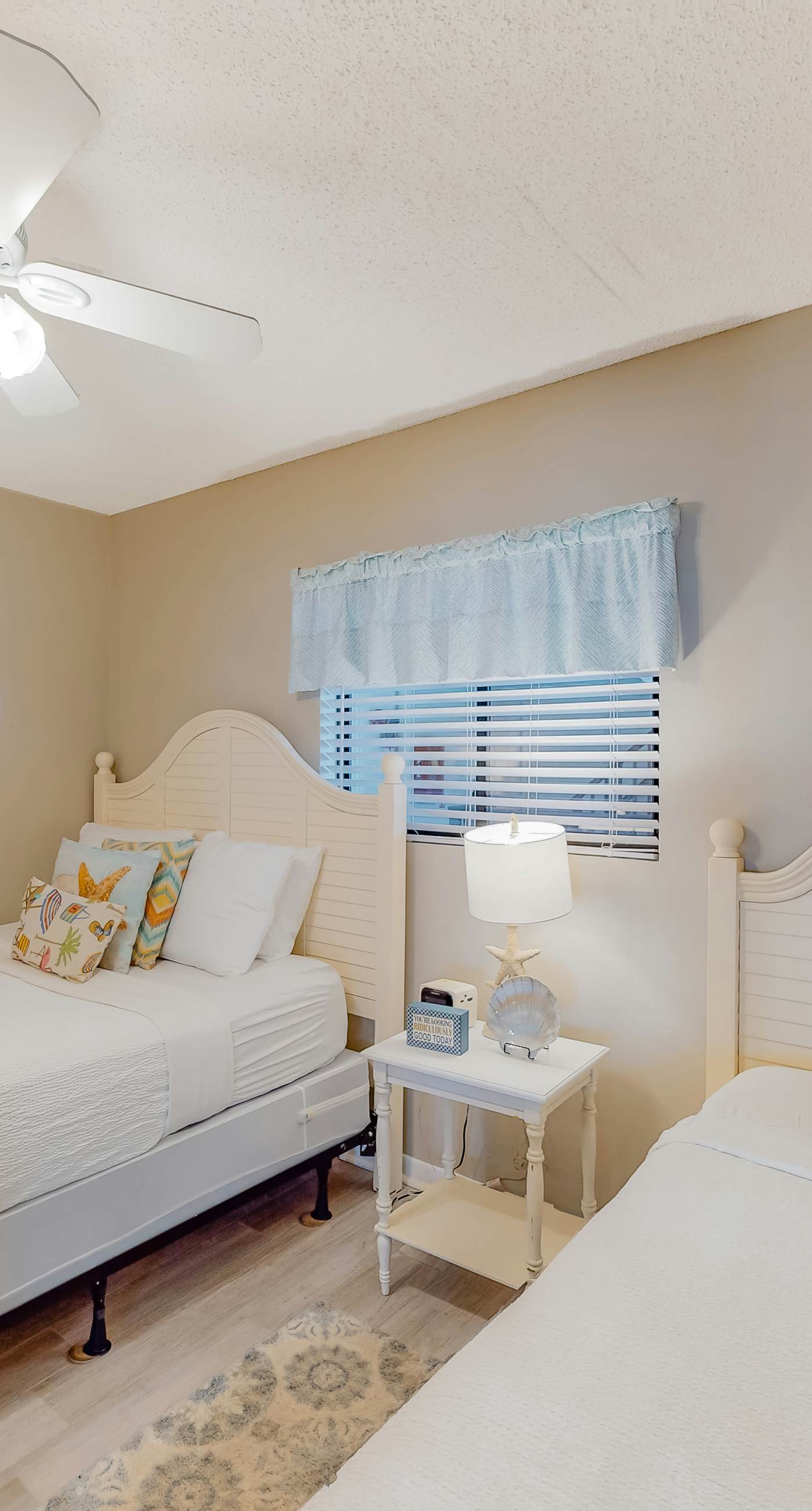 Luxury, oceanfront condo with outdoor pool & patio - snowbird-friendly