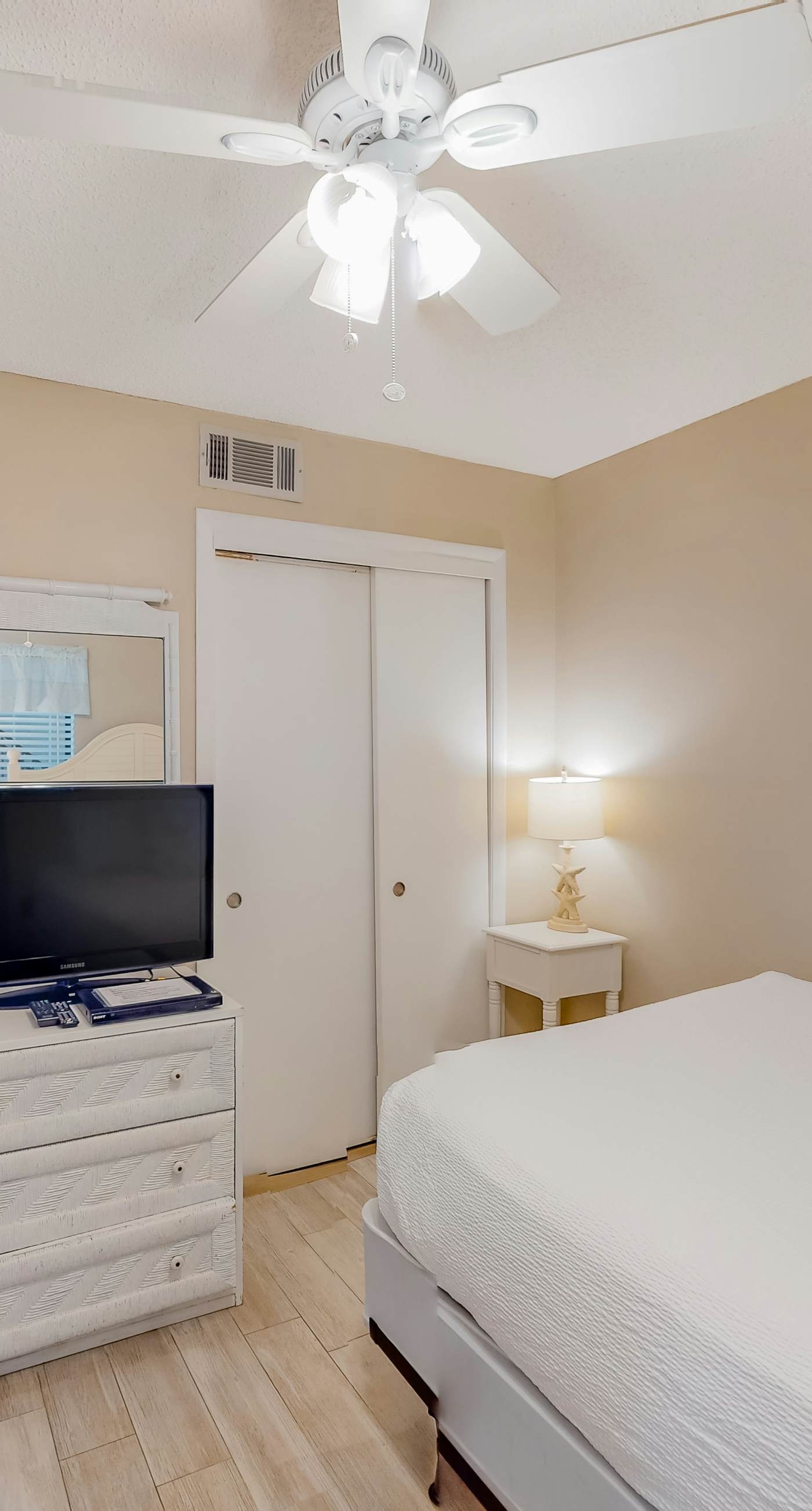 Luxury, oceanfront condo with outdoor pool & patio - snowbird-friendly