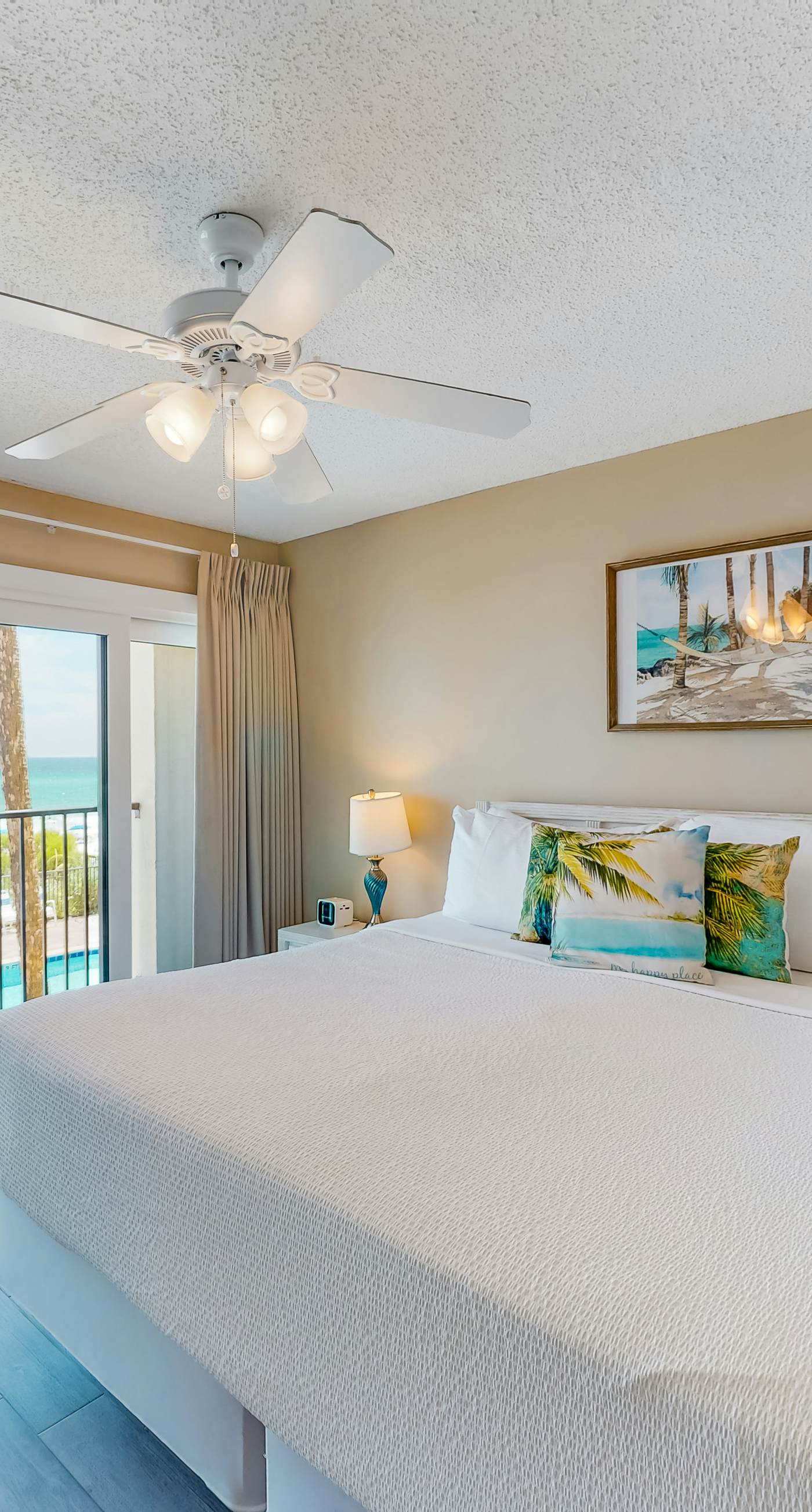 Luxury, oceanfront condo with outdoor pool & patio - snowbird-friendly