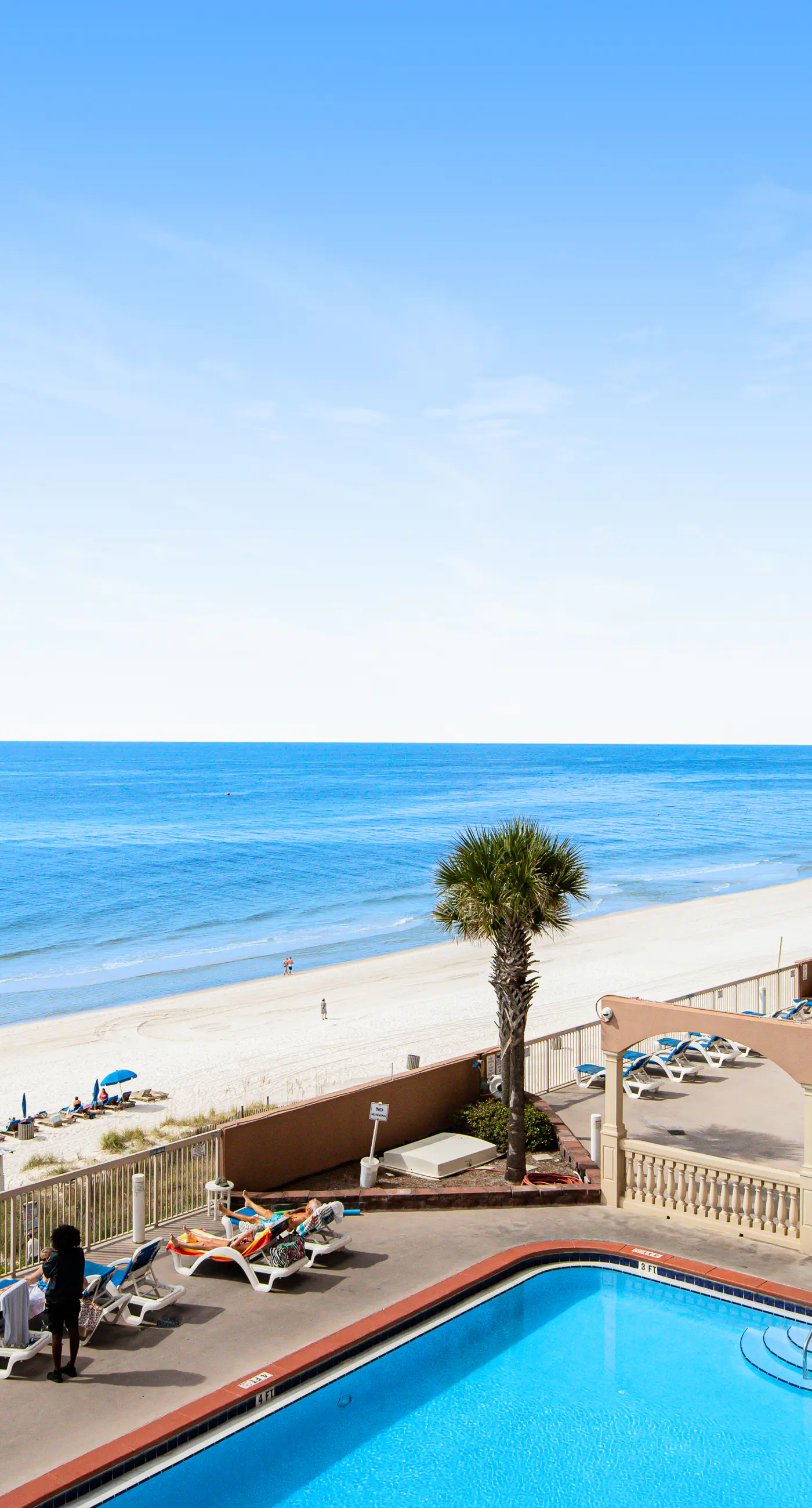 Beach-chic, 7th-floor condo with incredible Gulf-front views, gym, hot tub & 2 pools